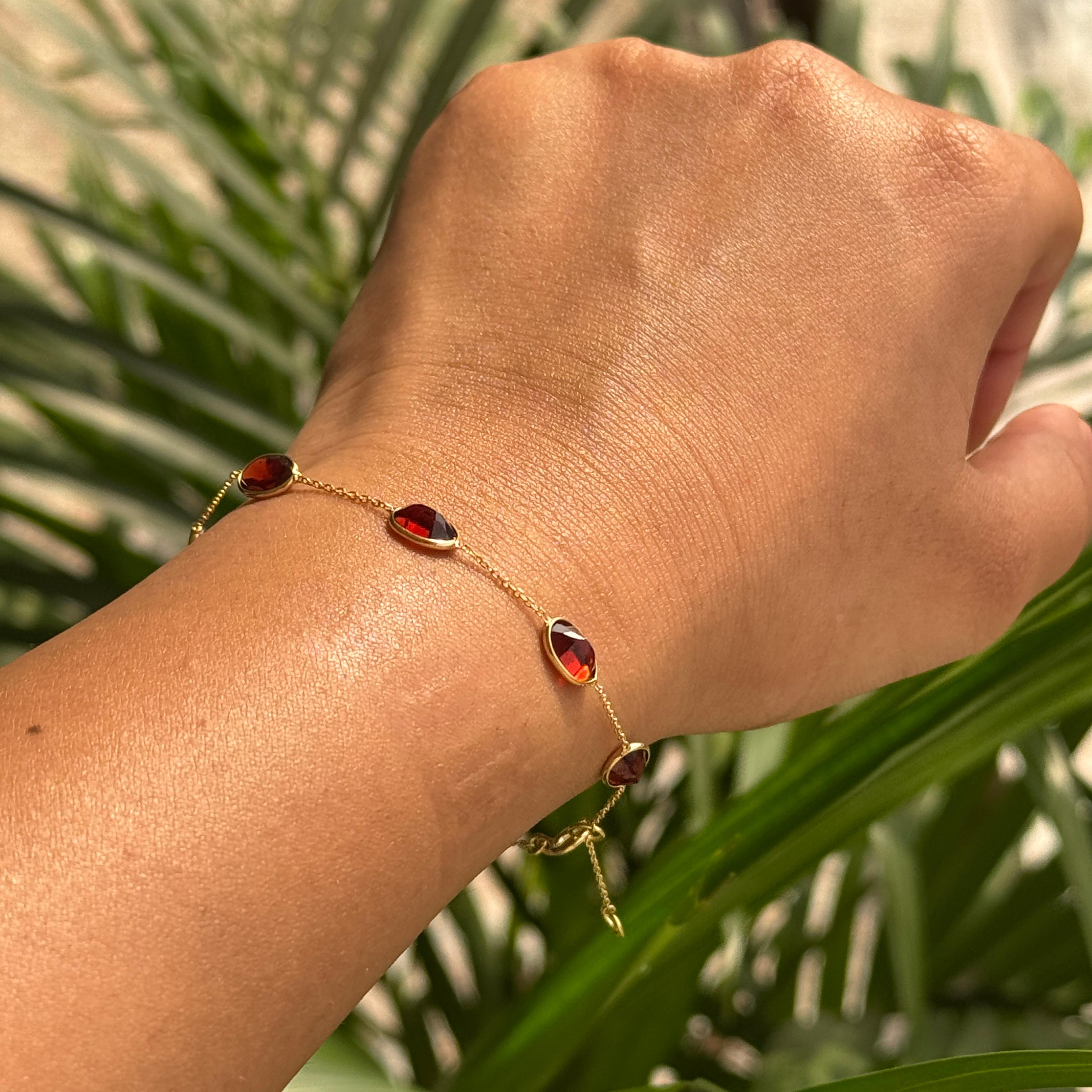 Bracelet de 7,1 ct de grenat ovale serti en or jaune 18K Bijoux fins en vente 9