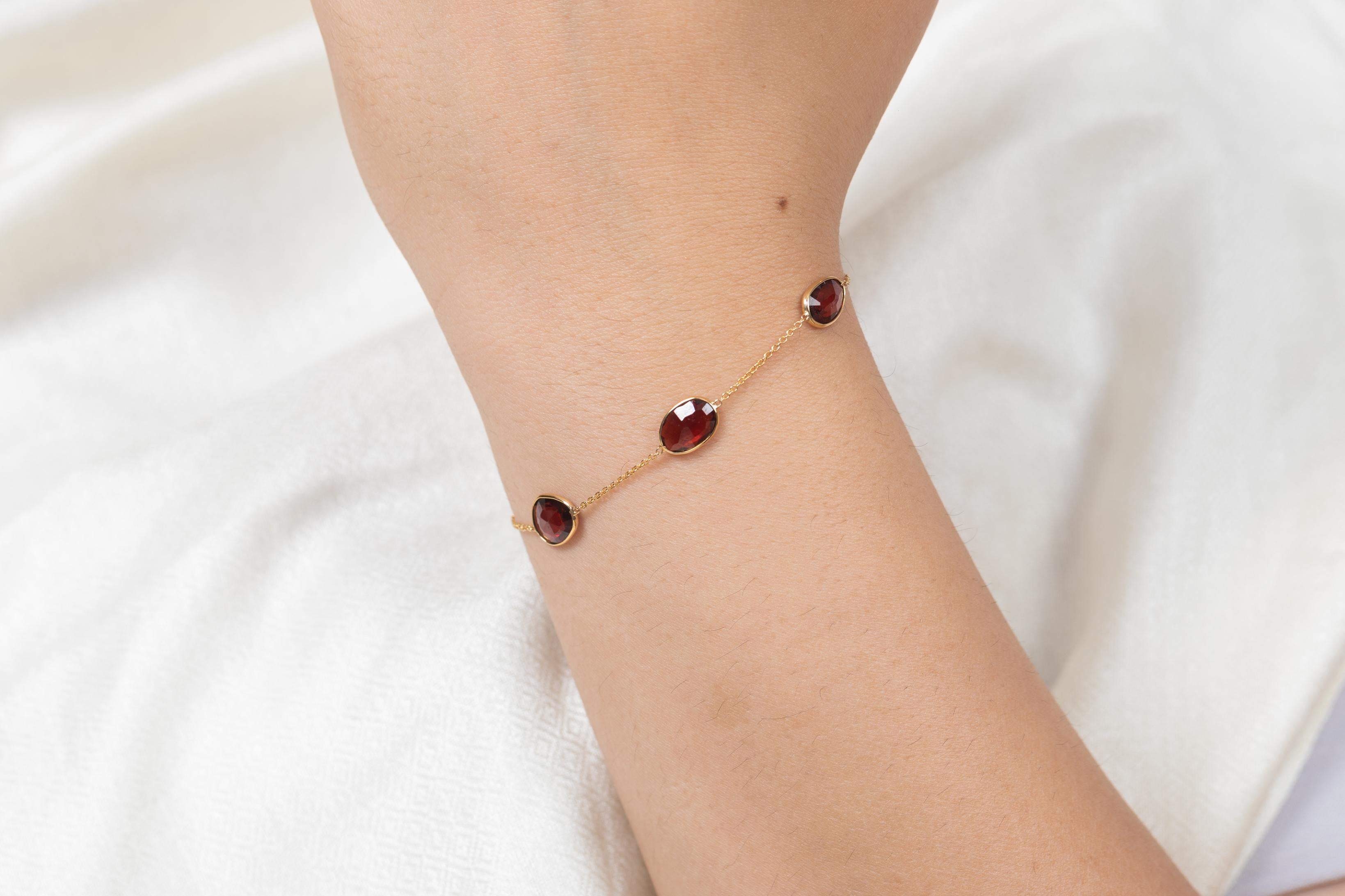 Bracelet de 7,1 ct de grenat ovale serti en or jaune 18K Bijoux fins Pour femmes en vente