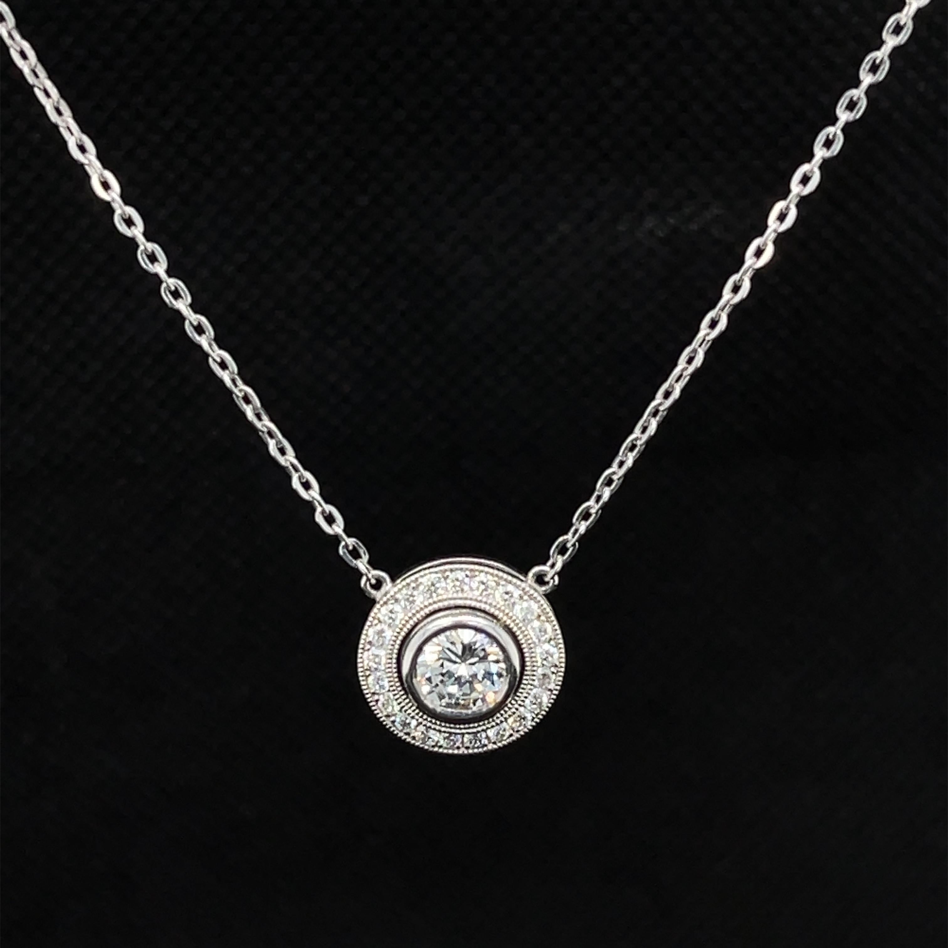 This refined and elegant diamond necklace can be worn as an everyday 