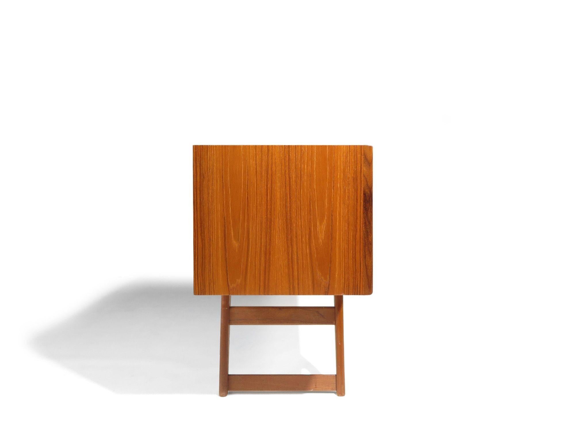 XX secolo Credenza danese in teak da 71