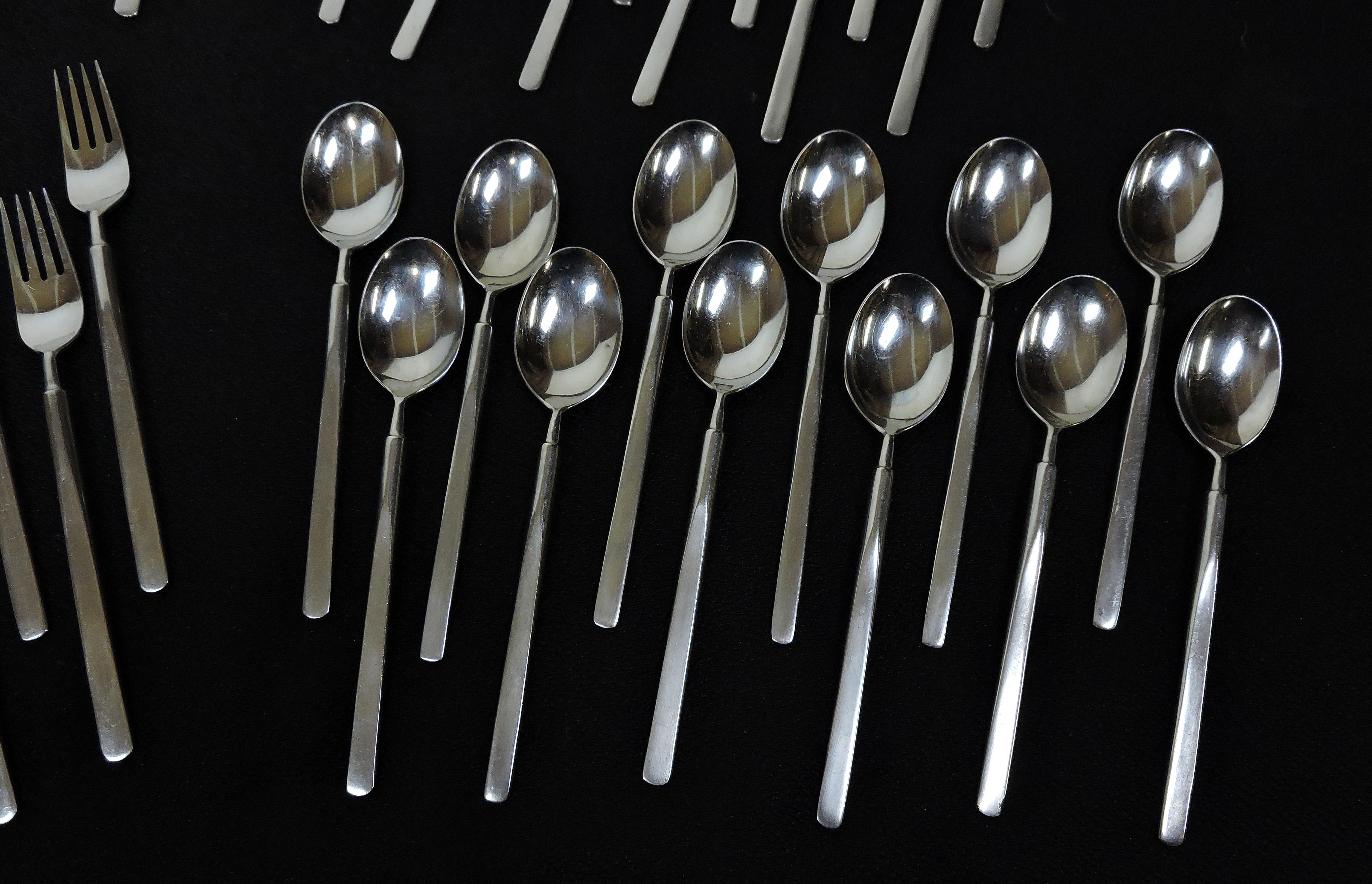 Beautiful 71 piece set of Towle supreme cutlery flatware service in the Stereo pattern. This set consists of 11 forks, 12 salad forks, 12 soup spoons, 12 teaspoons, 10 knives, 12 cocktail forks, and two serving spoons. These have a great modernist