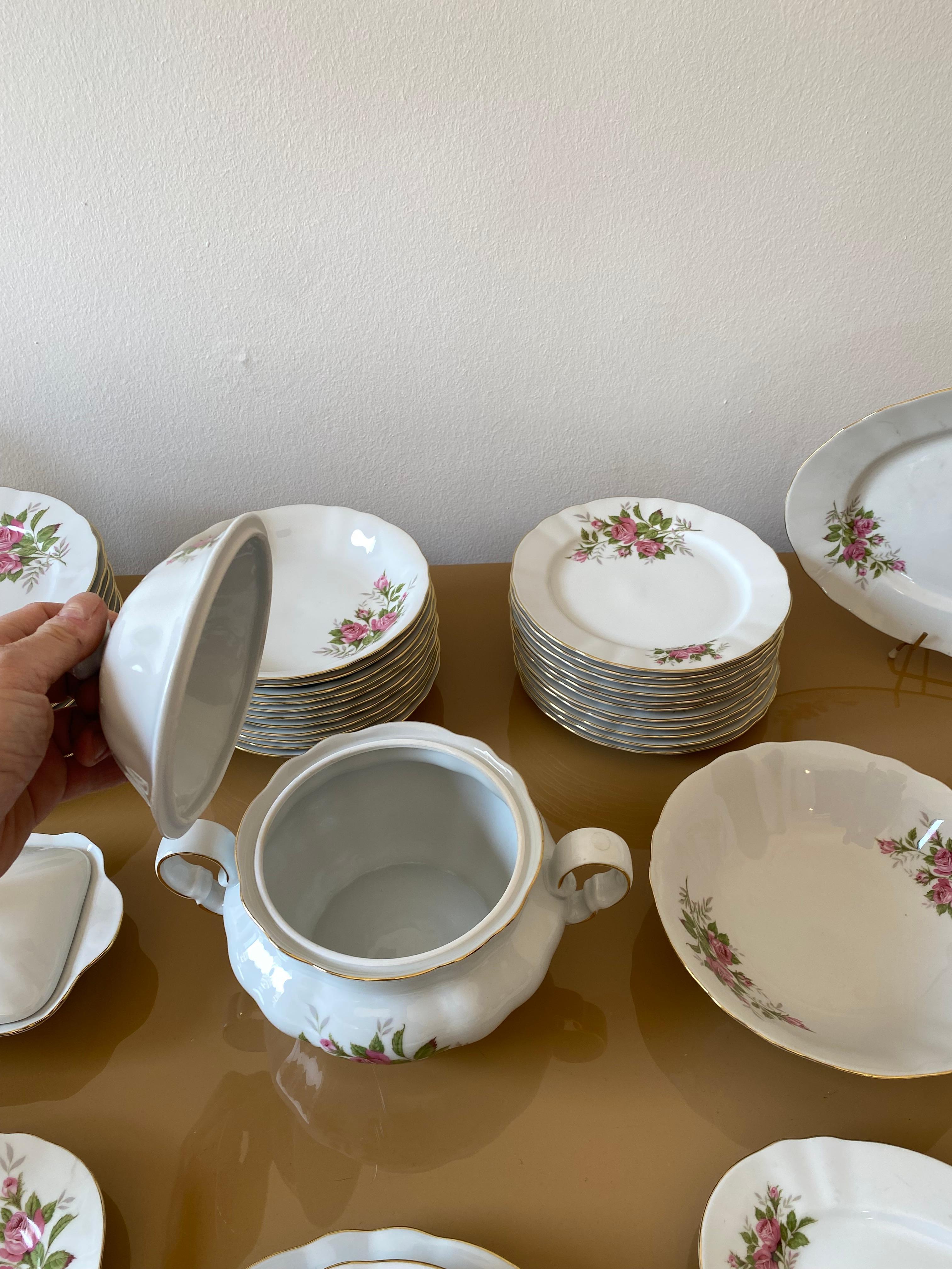 Service de vaisselle en porcelaine 71 pièces Winterling rose rose or en vente 3