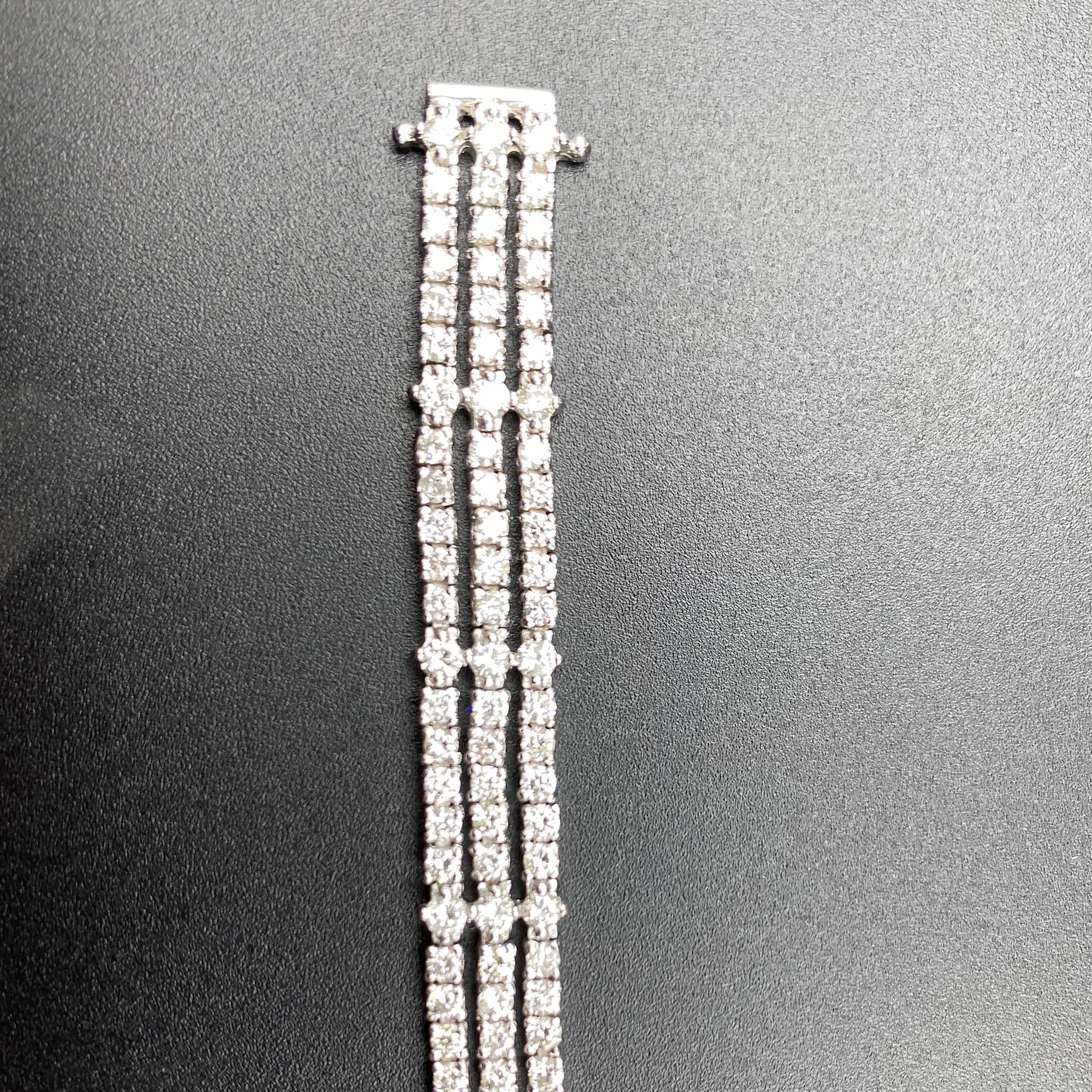 7.10 Carat Diamond 3 Row G VS2 Round Brilliant Diamond Tennis Bracelet In New Condition In New York, NY