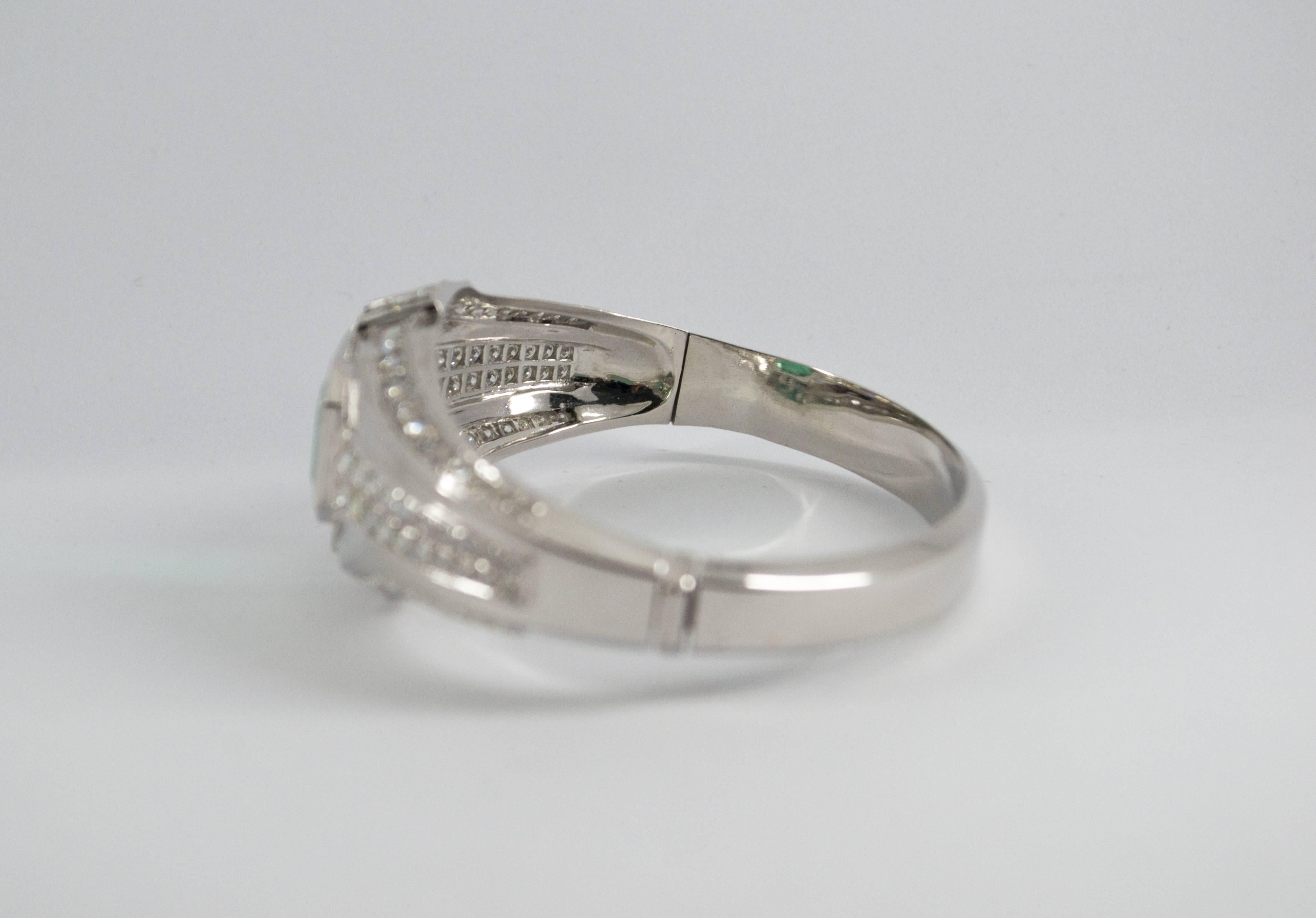 Art Deco 7.10 Carat Emerald 7.40 Carat White Diamond White Gold Clamper Bracelet 7
