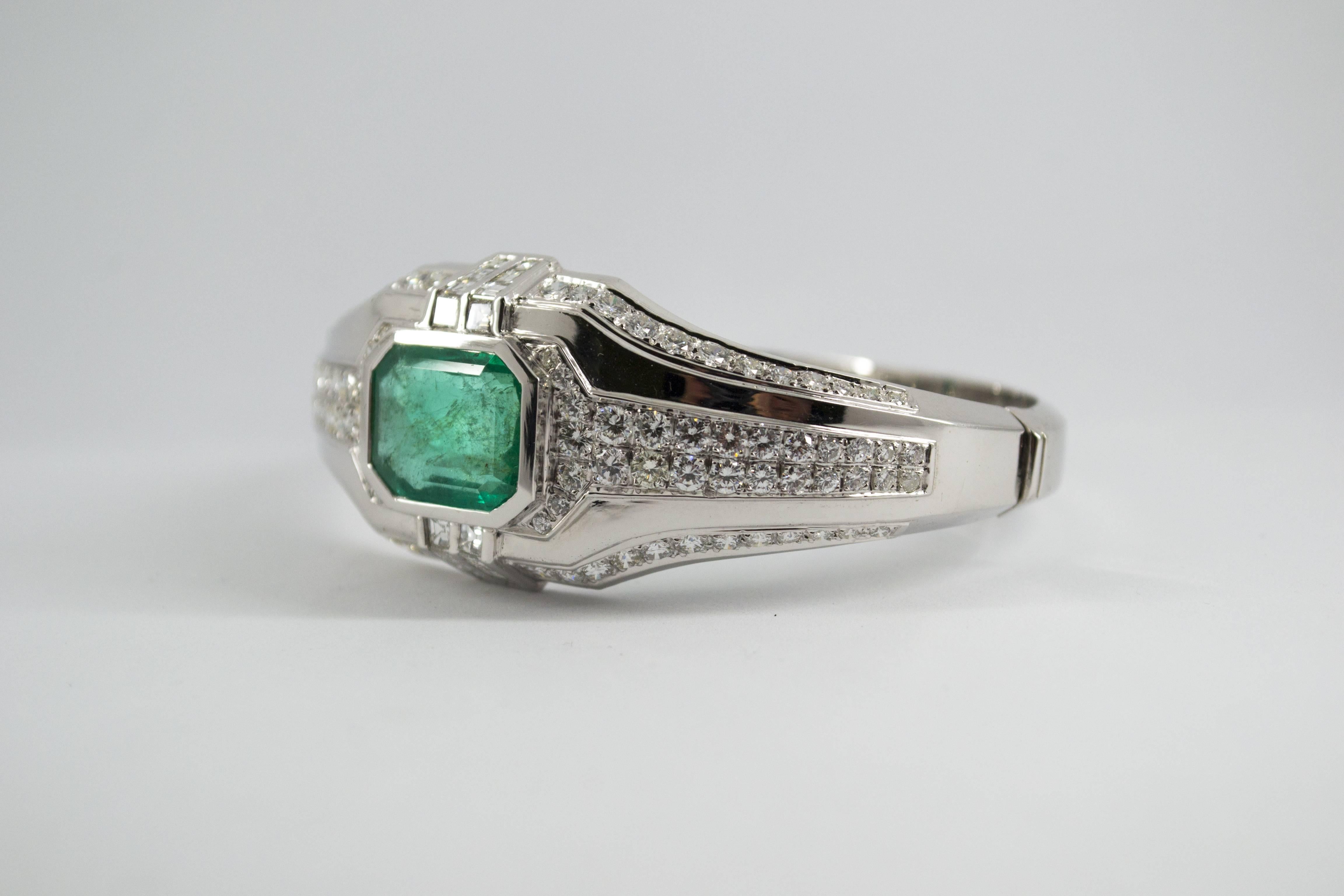 Art Deco 7.10 Carat Emerald 7.40 Carat White Diamond White Gold Clamper Bracelet 8