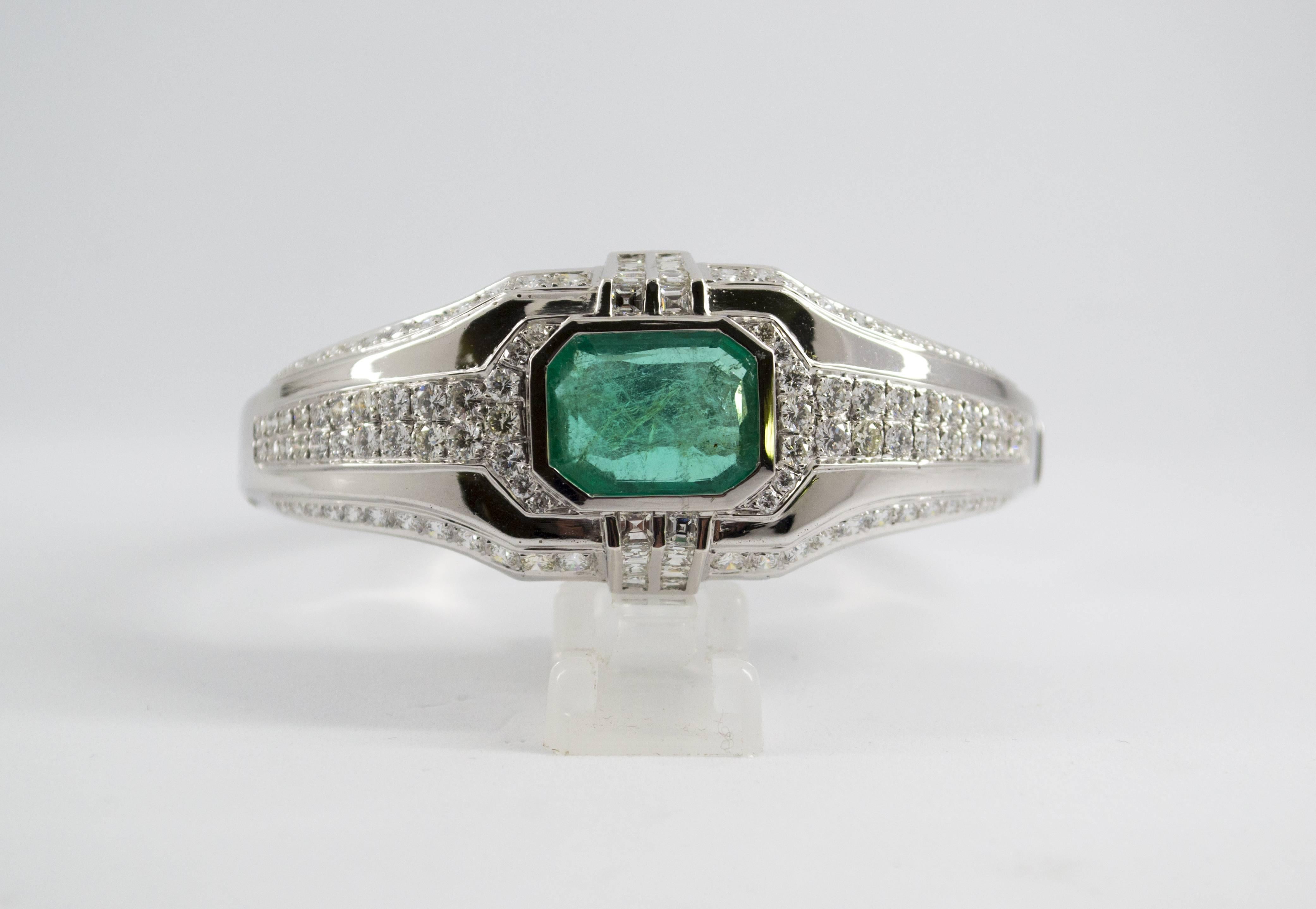 Art Deco 7.10 Carat Emerald 7.40 Carat White Diamond White Gold Clamper Bracelet 10