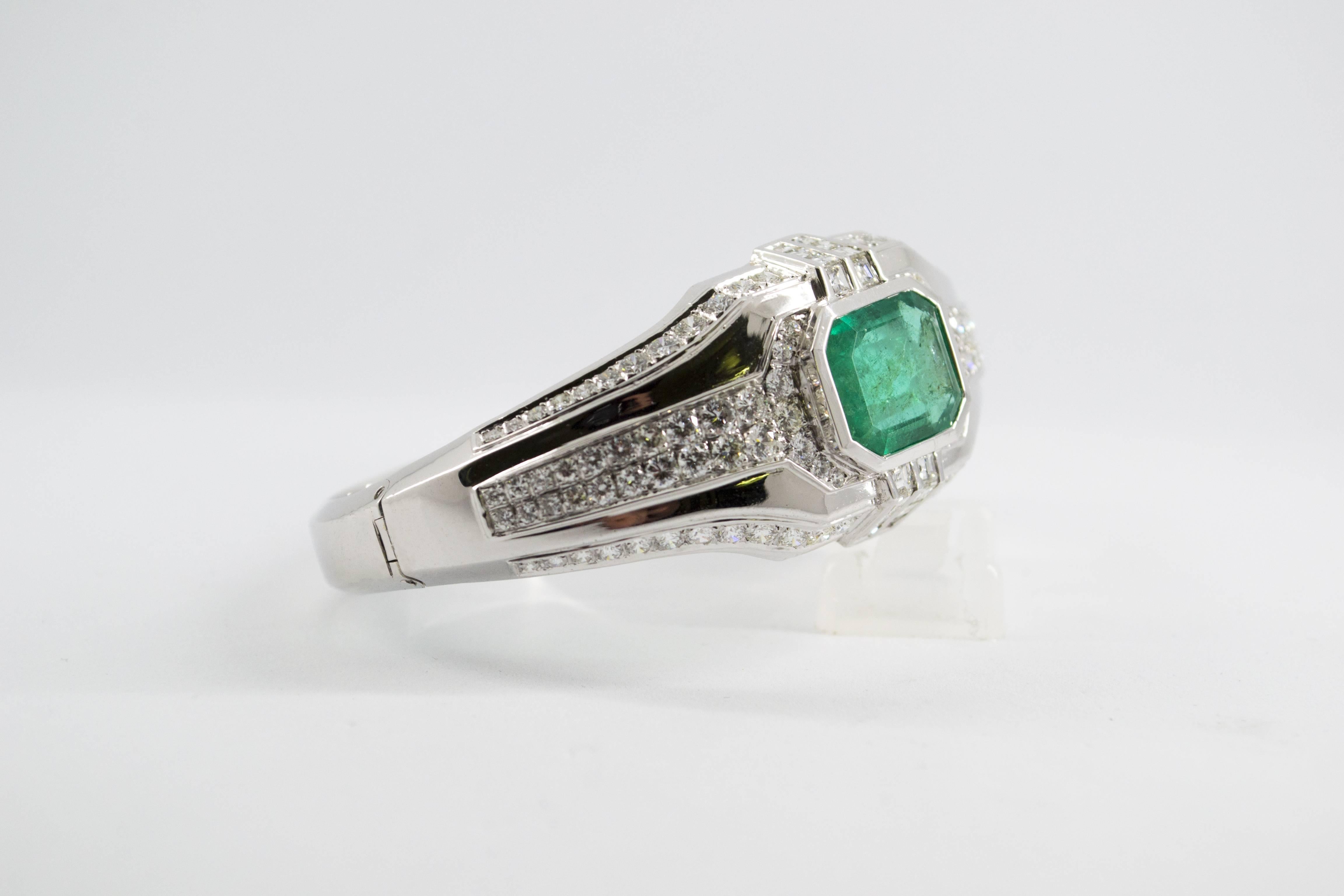 Art Deco 7.10 Carat Emerald 7.40 Carat White Diamond White Gold Clamper Bracelet 11