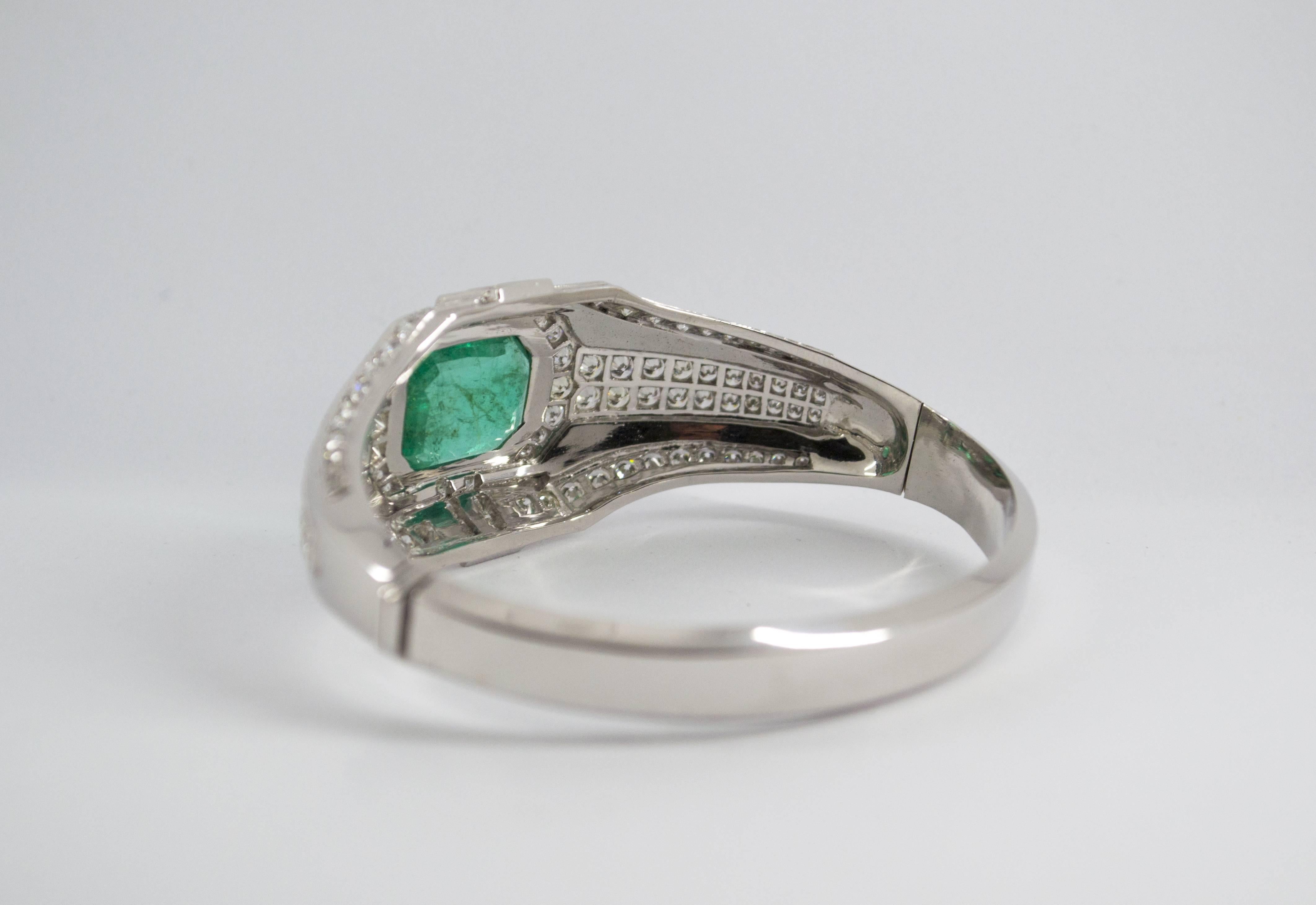 Art Deco 7.10 Carat Emerald 7.40 Carat White Diamond White Gold Clamper Bracelet 4