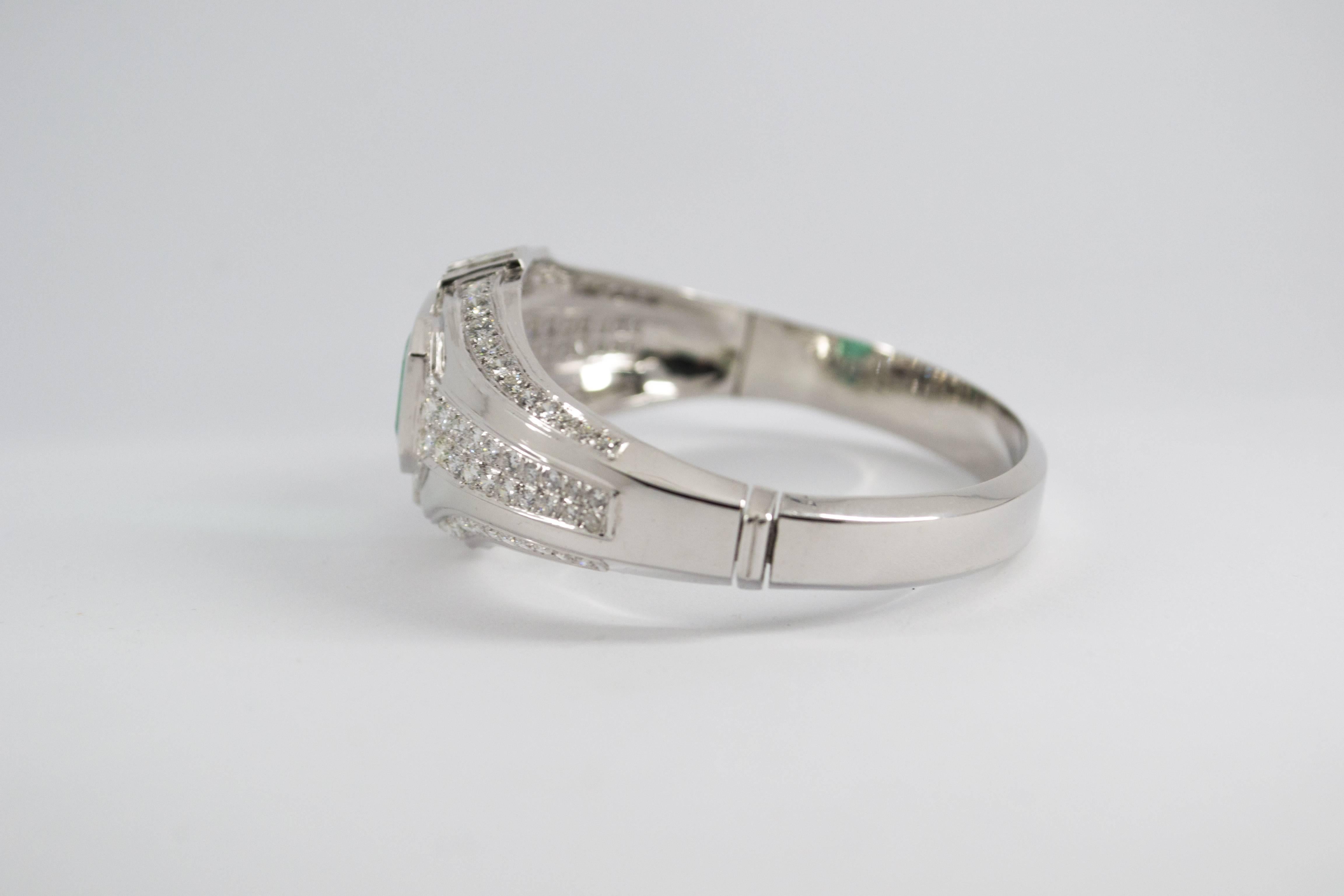 Art Deco 7.10 Carat Emerald 7.40 Carat White Diamond White Gold Clamper Bracelet 5
