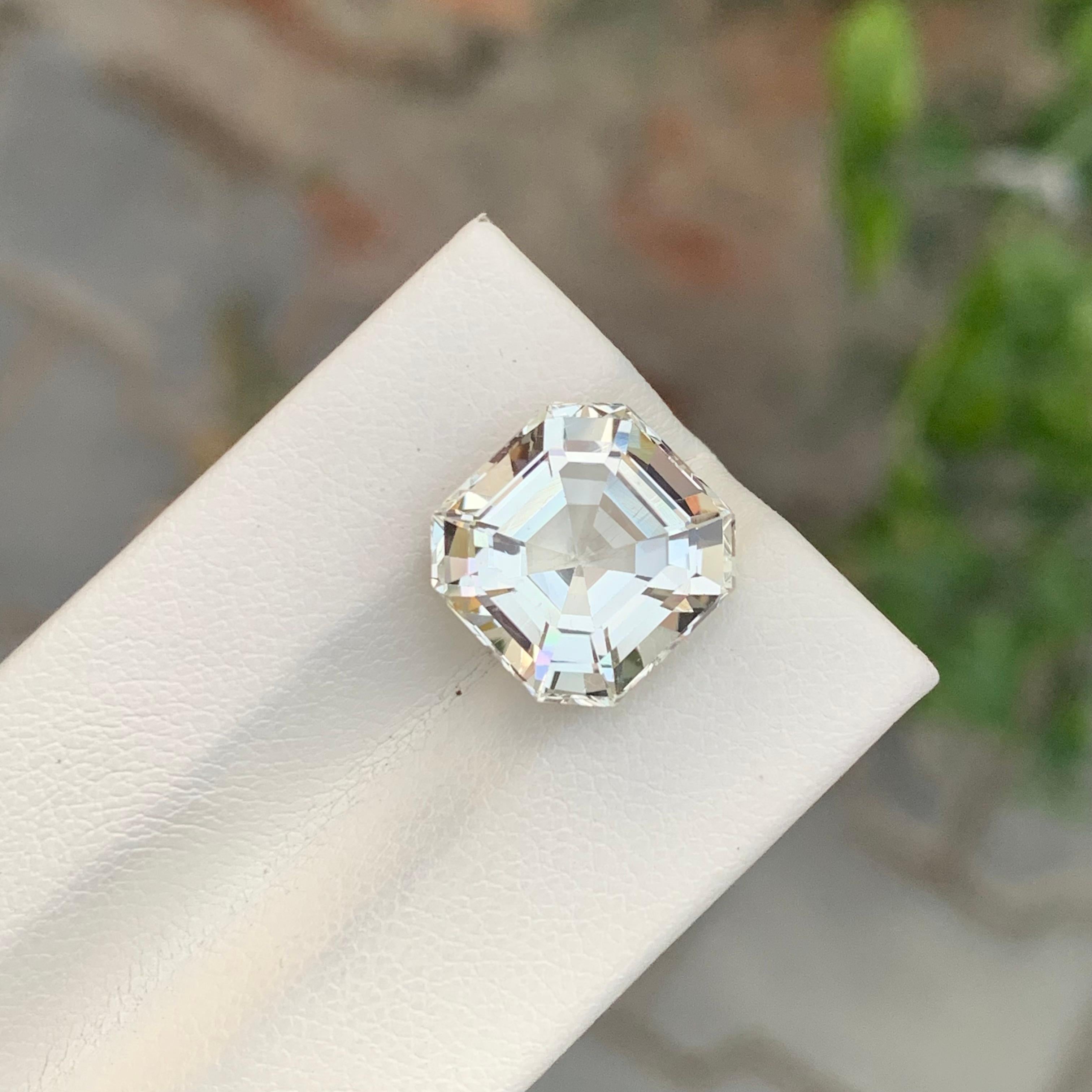 Arts and Crafts 7,10 Carati Splendida gemma sfaccettata con taglio Asscher di Heliodor in vendita