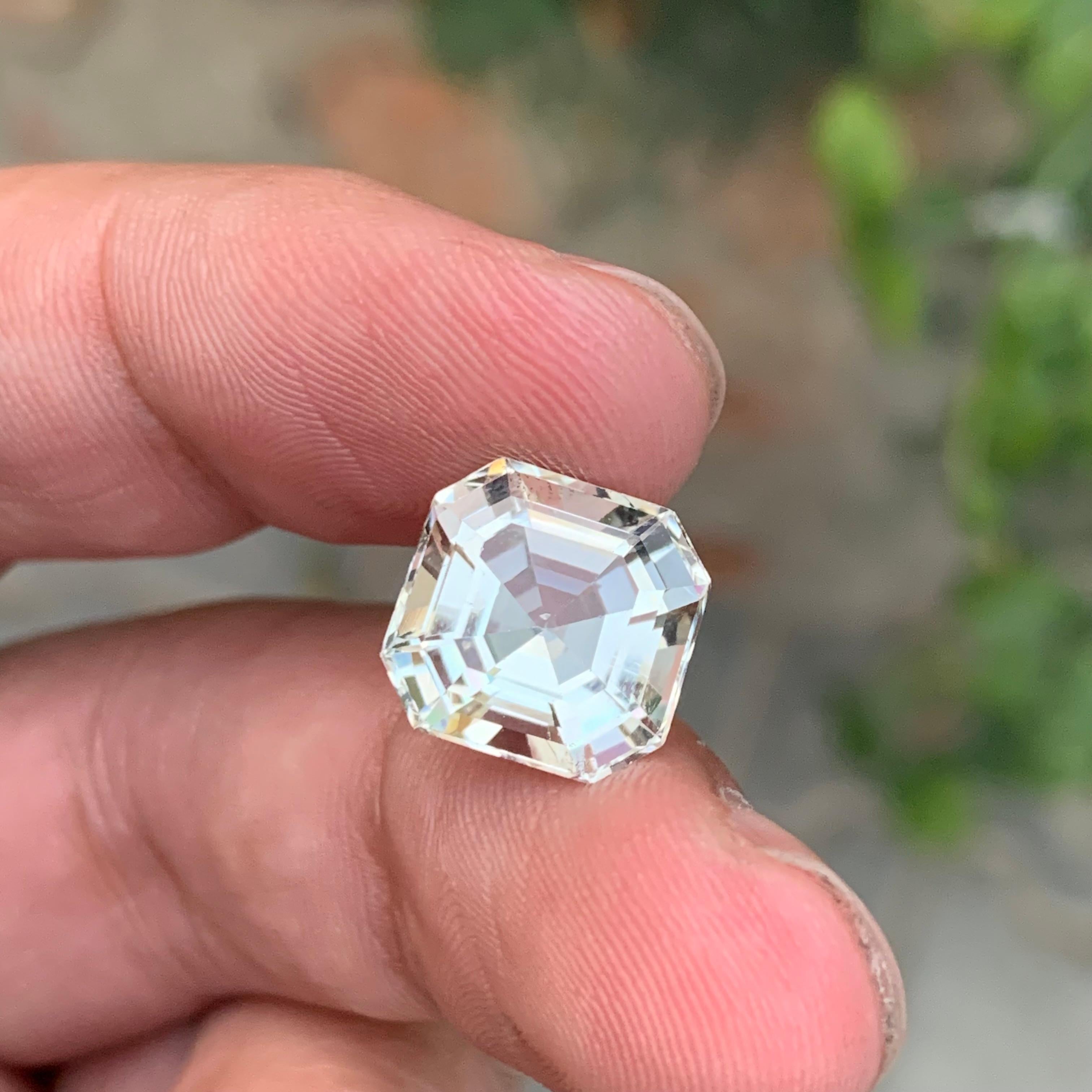 7,10 Carati Splendida gemma sfaccettata con taglio Asscher di Heliodor In condizioni Nuovo in vendita a Peshawar, PK