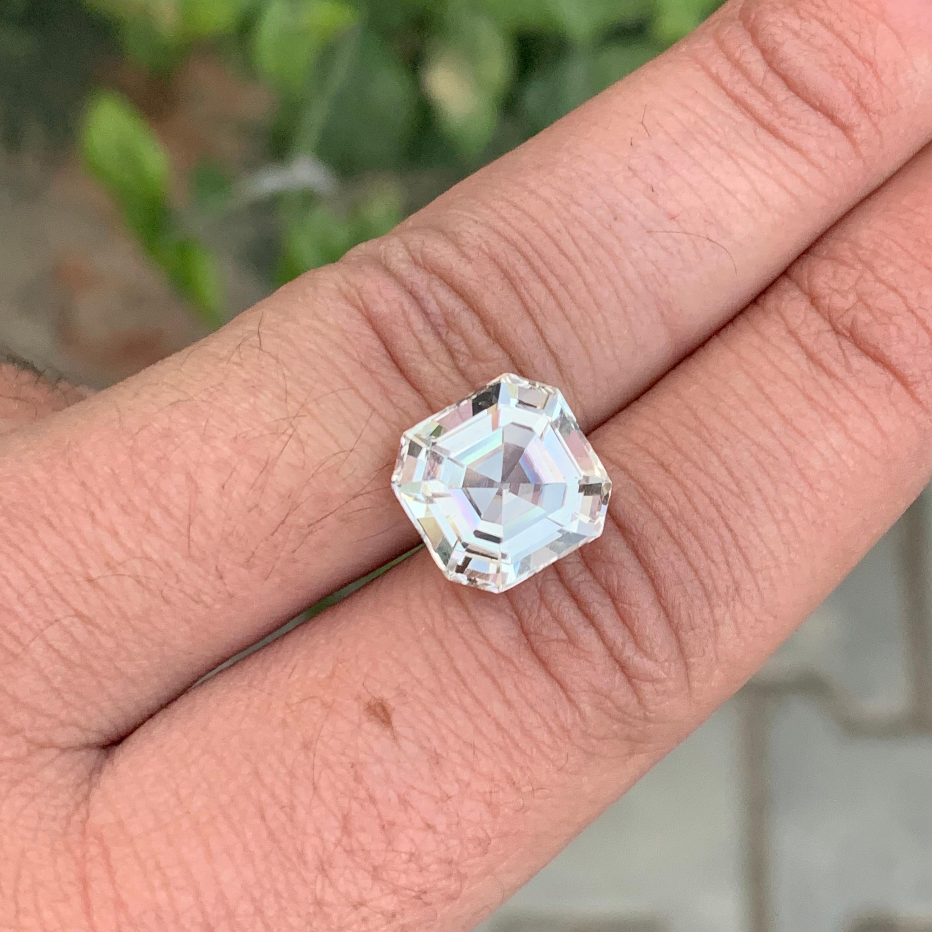 7,10 Carati Splendida gemma sfaccettata con taglio Asscher di Heliodor in vendita 2
