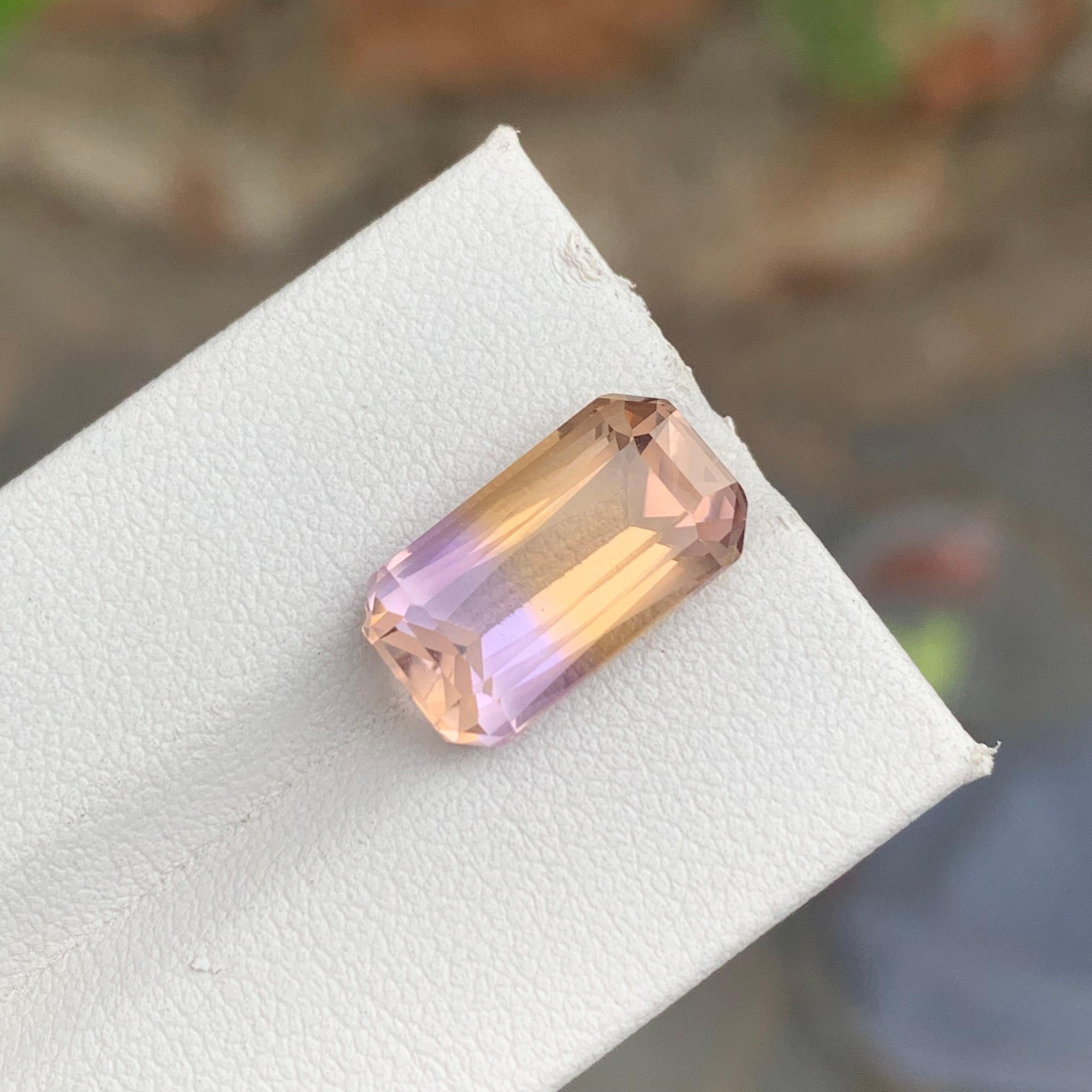 Facettierter Ametrin
Gewicht: 7,10 Karat
Abmessungen; 15,2 x 8,5 x 7,1 mm
Herkunft: Brasilien
Farbe: Lila & Gelb
Die Form: Smaragd
Behandlung: Nicht
Bescheinigung: Auf Anfrage
.
Der Ametrin ist ein einzigartiger und fesselnder Edelstein, der eine