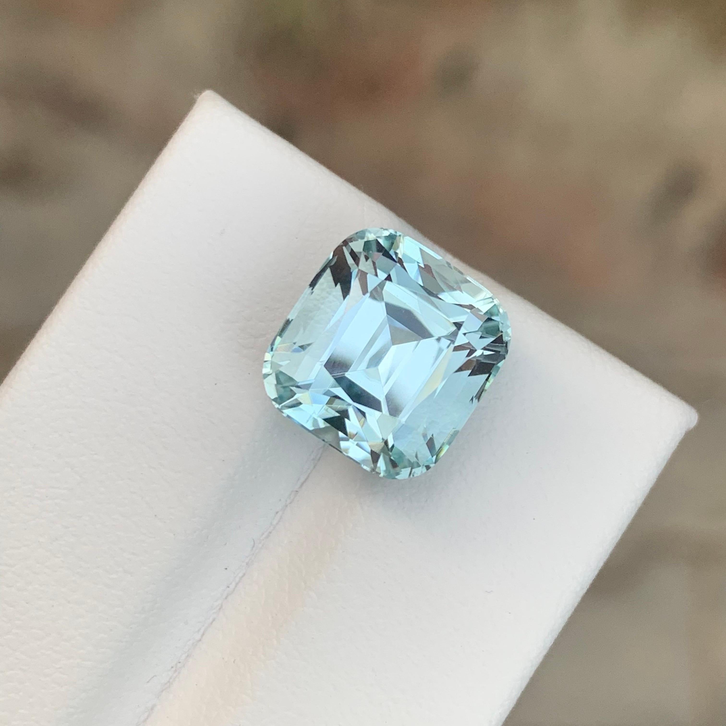 Arts and Crafts 7,10 carati di acquamarina naturale sfusa a forma di cuscino dal Pakistan in vendita