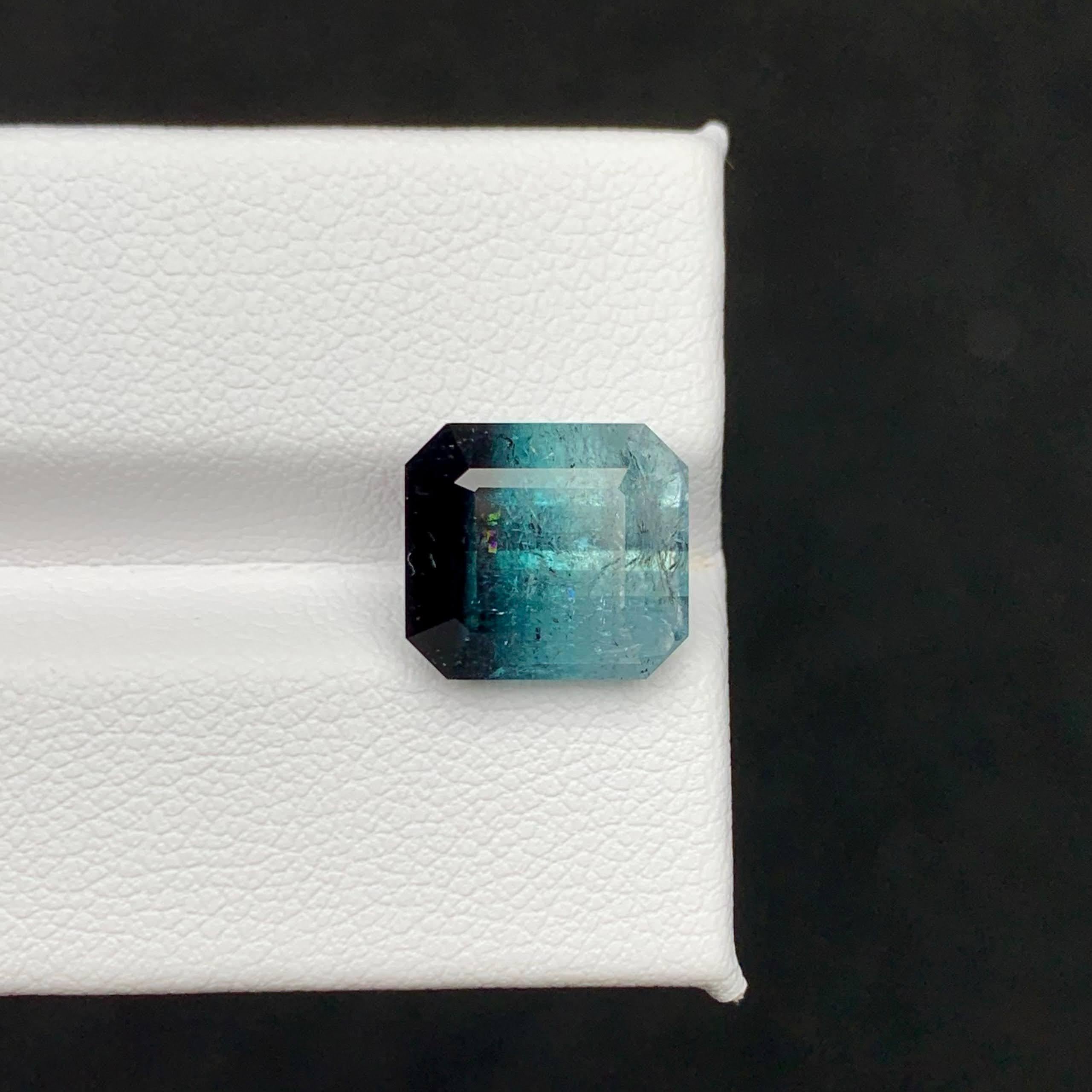 Gewicht 7,10 Karat 
Abmessungen 11,0x9,8x8,2mm
Behandlung Keine
Herkunft Afghanistan 
Klarheit SI
Form Schliff Smaragd 




Der 7,10 Karat schwere, lose Bi-Color-Turmalin hat einen faszinierenden Smaragd-Schliff und zeigt eine harmonische Mischung