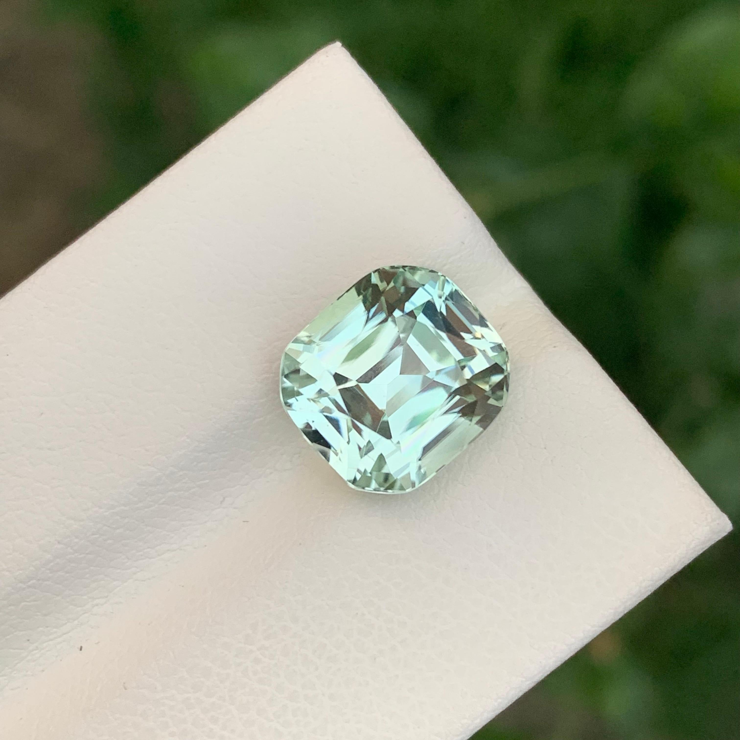 Arts and Crafts 7.10 Carats Natural Loose Chinoise Green Tourmaline Cushion Shape (Tourmaline verte en forme de coussin) en vente