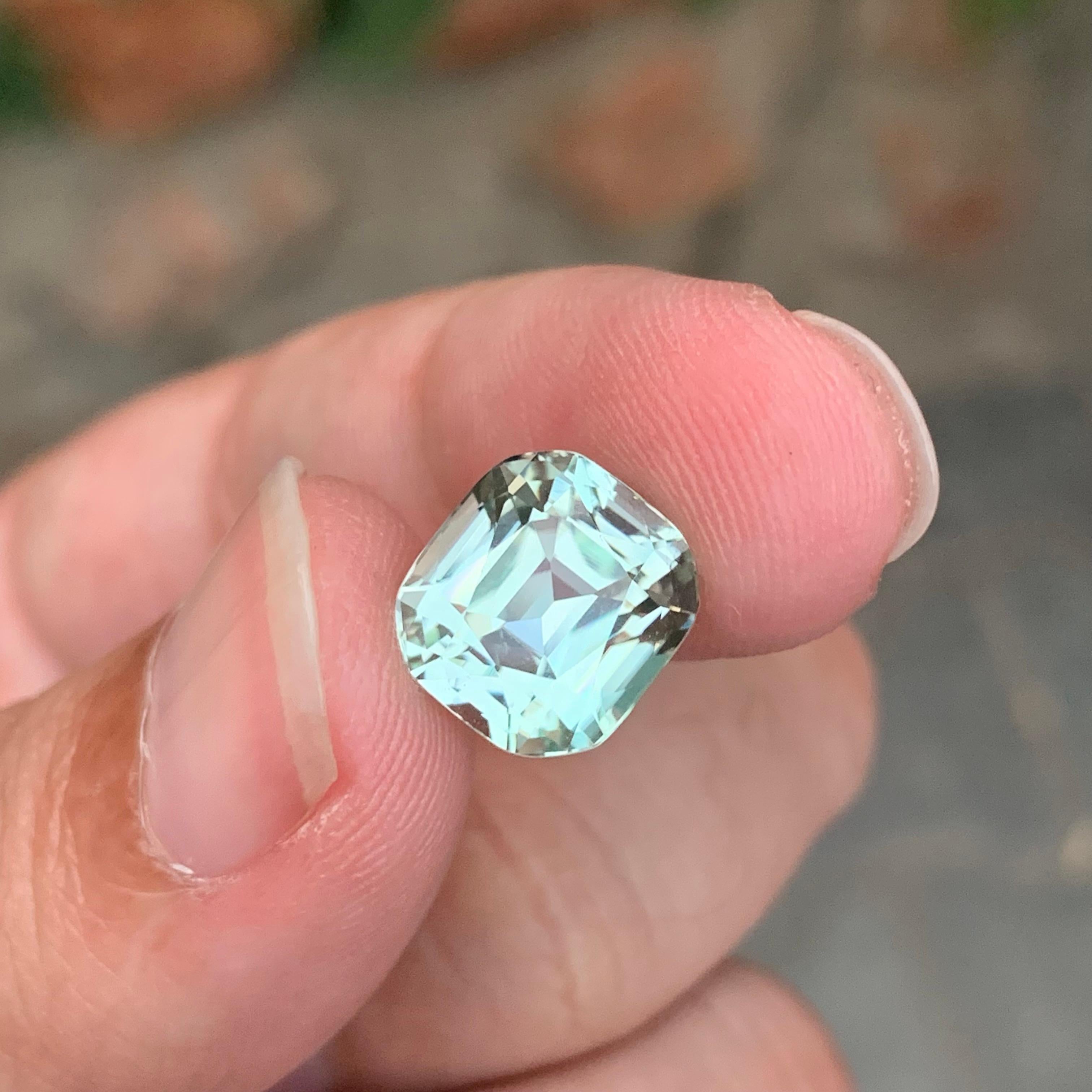 7.10 Carats Natural Loose Chinoise Green Tourmaline Cushion Shape (Tourmaline verte en forme de coussin) en vente 1