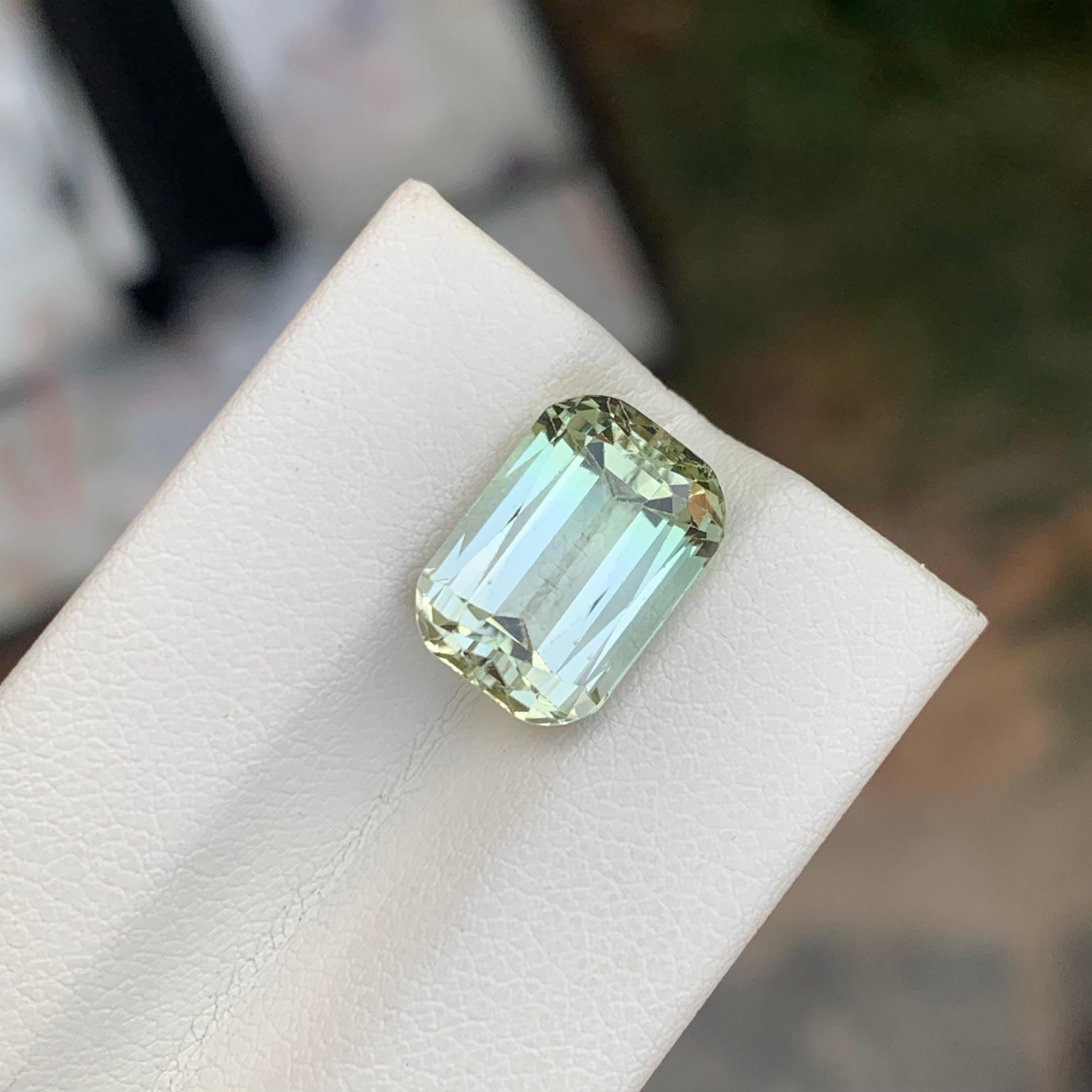 Arts and Crafts 7.10 Carat Natural Loose Light Green Tourmaline Cushion Shape Gemstone (pierre précieuse en forme de coussin) en vente