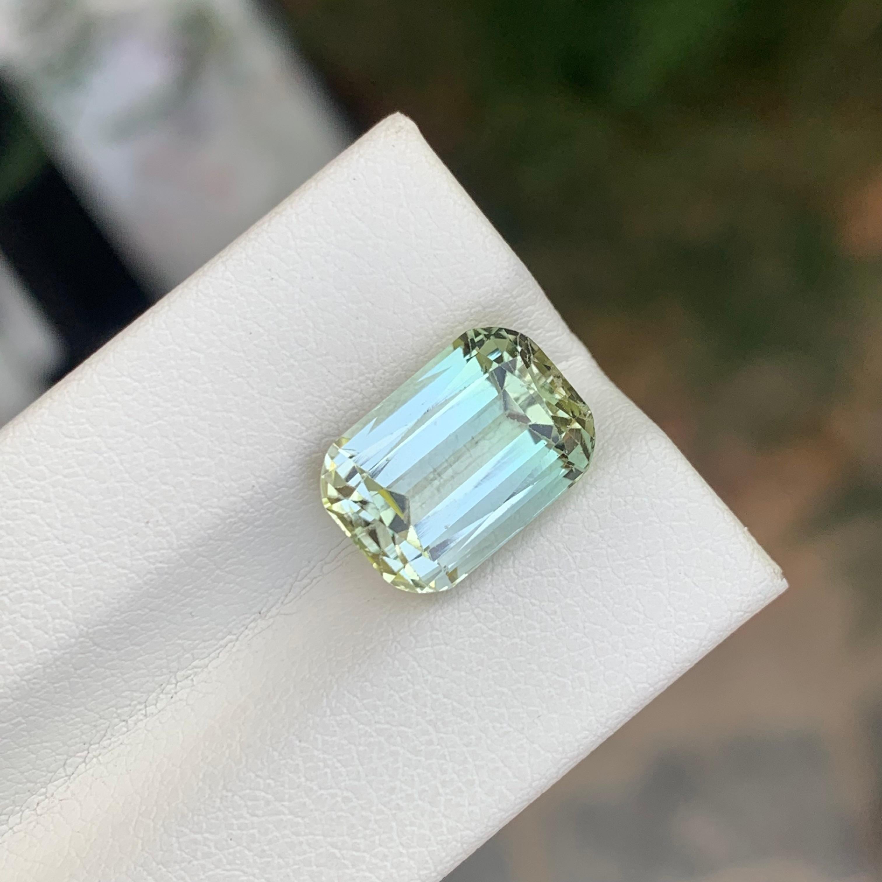 Taille coussin 7.10 Carat Natural Loose Light Green Tourmaline Cushion Shape Gemstone (pierre précieuse en forme de coussin) en vente
