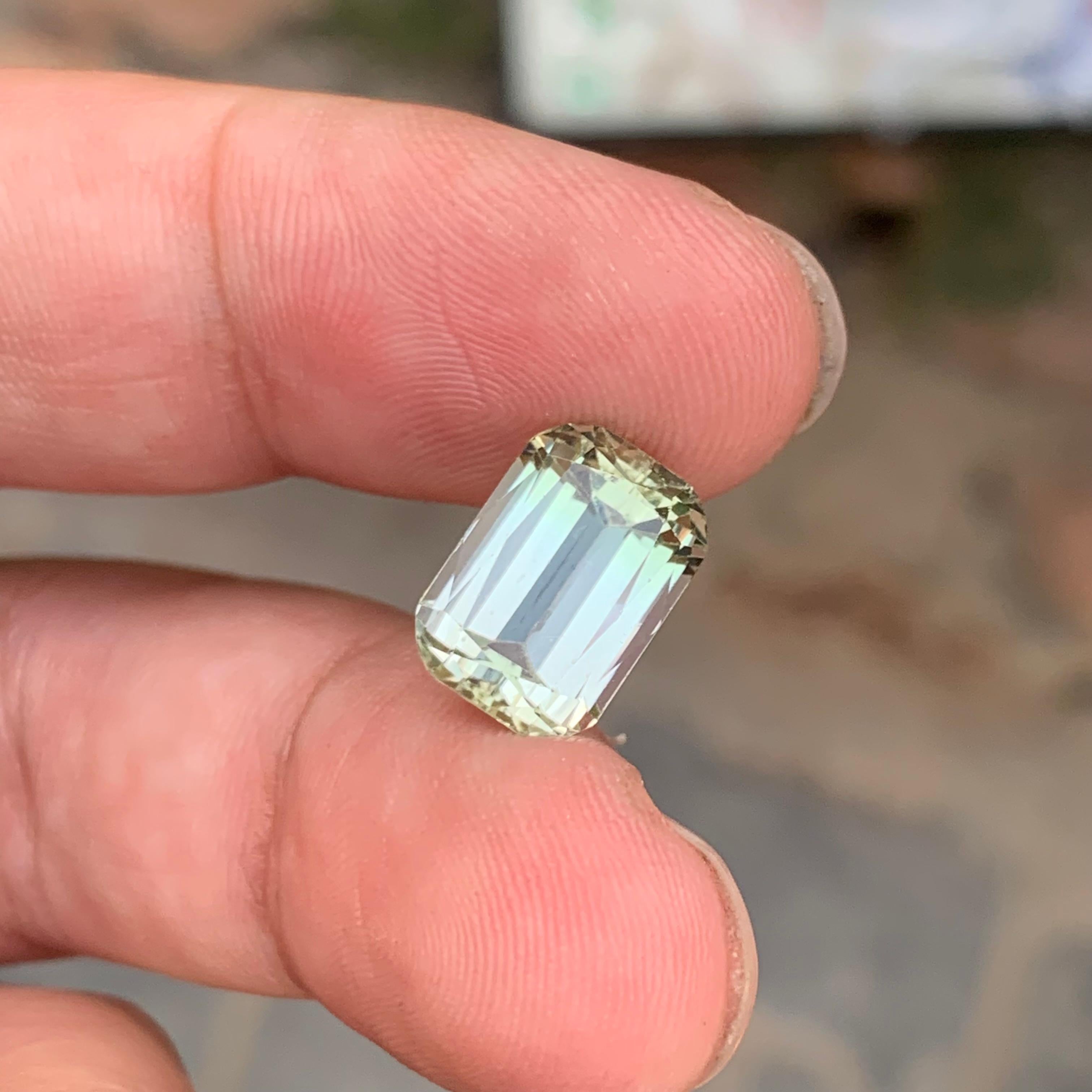 7.10 Carat Natural Loose Light Green Tourmaline Cushion Shape Gemstone (pierre précieuse en forme de coussin) Unisexe en vente