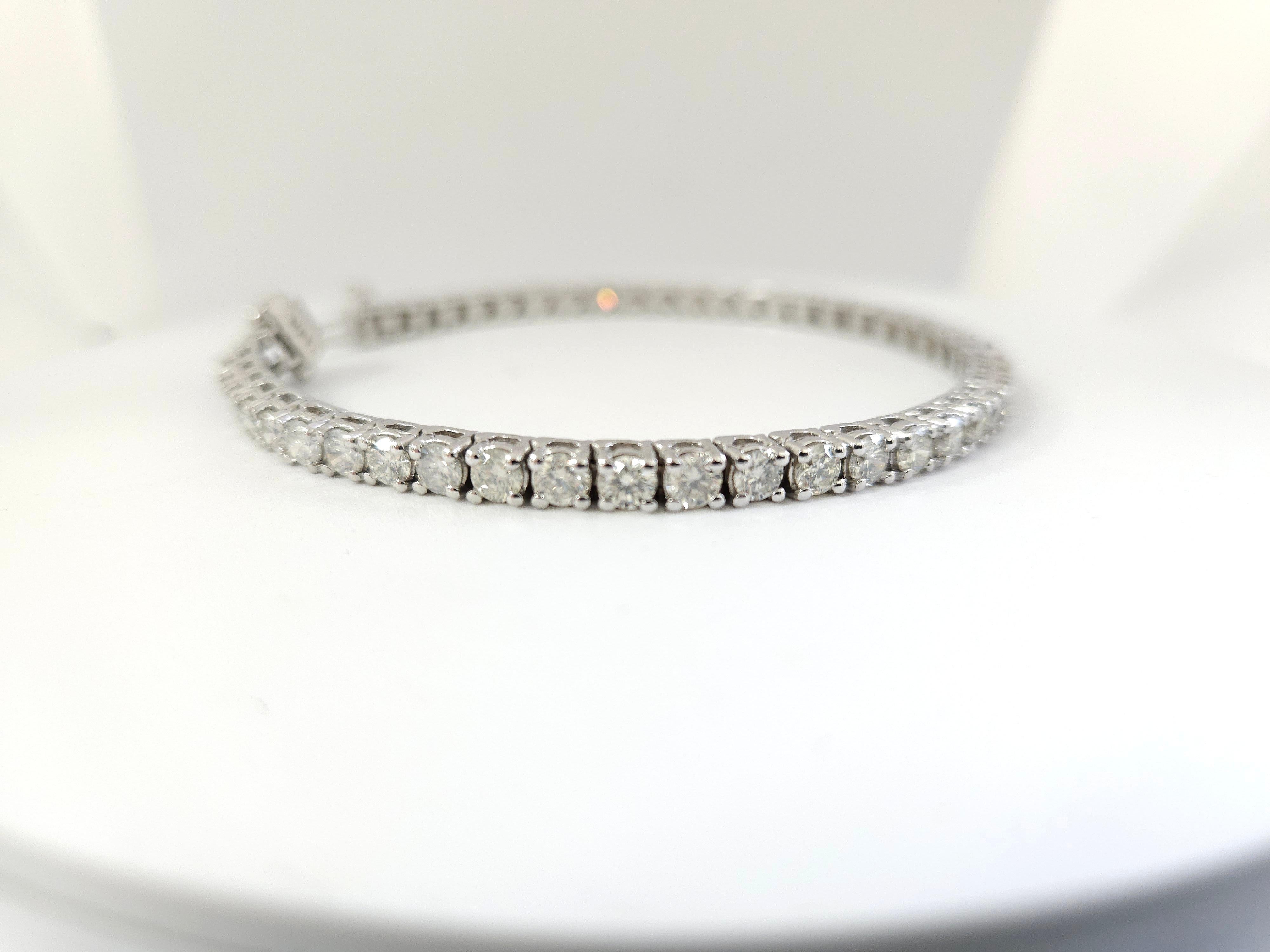 Natural diamonds tennis bracelet round-brilliant cut  14k white gold. 
7 inch. Average Color H, Clarity SI 3.70 mm wide,48 pcs, 14.06 grams very shiny 

*Free shipping within U.S*

