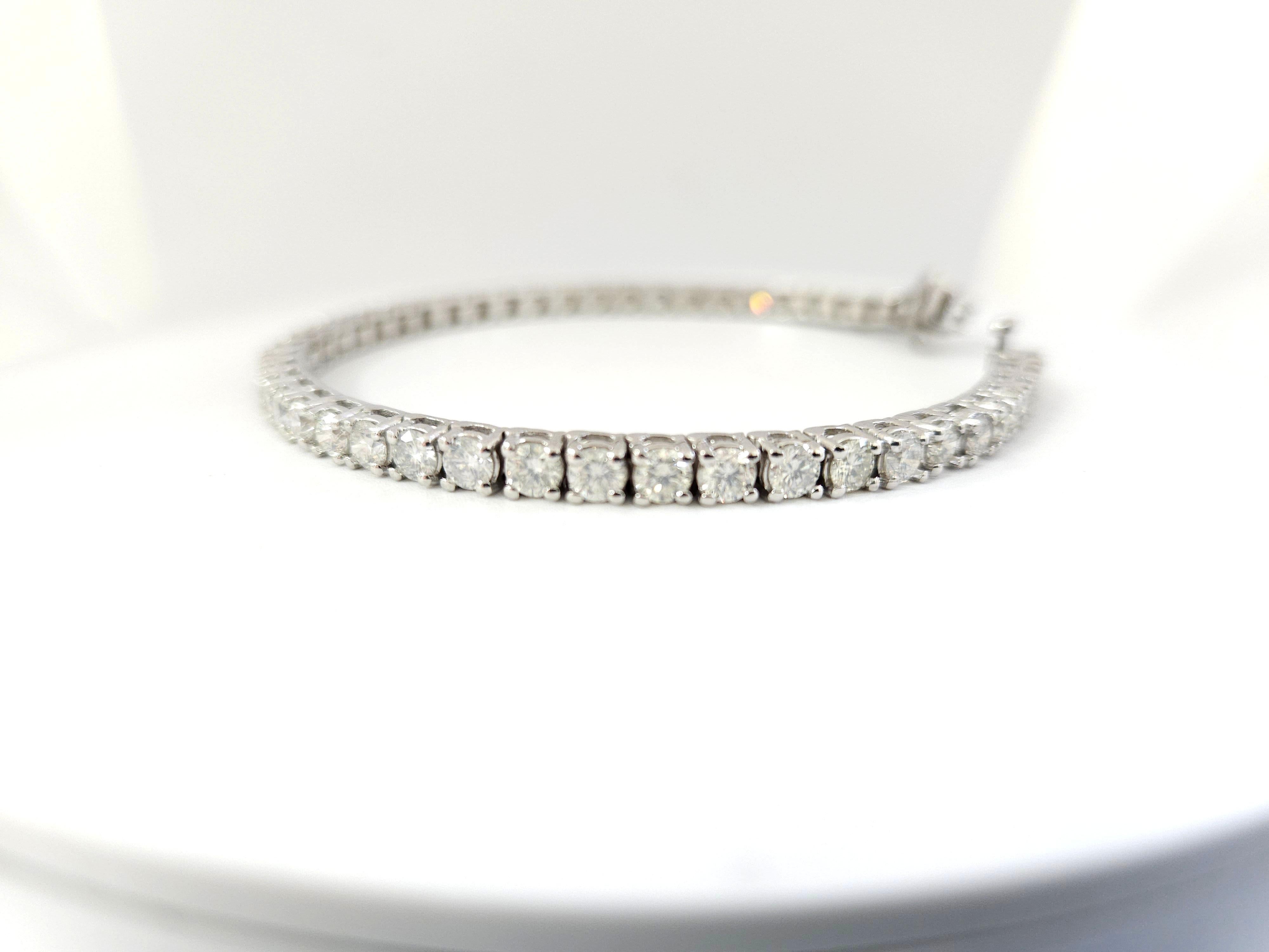 7.10 Carat Round Brilliant Cut Diamond Tennis Bracelet 14 Karat White Gold In New Condition For Sale In Great Neck, NY
