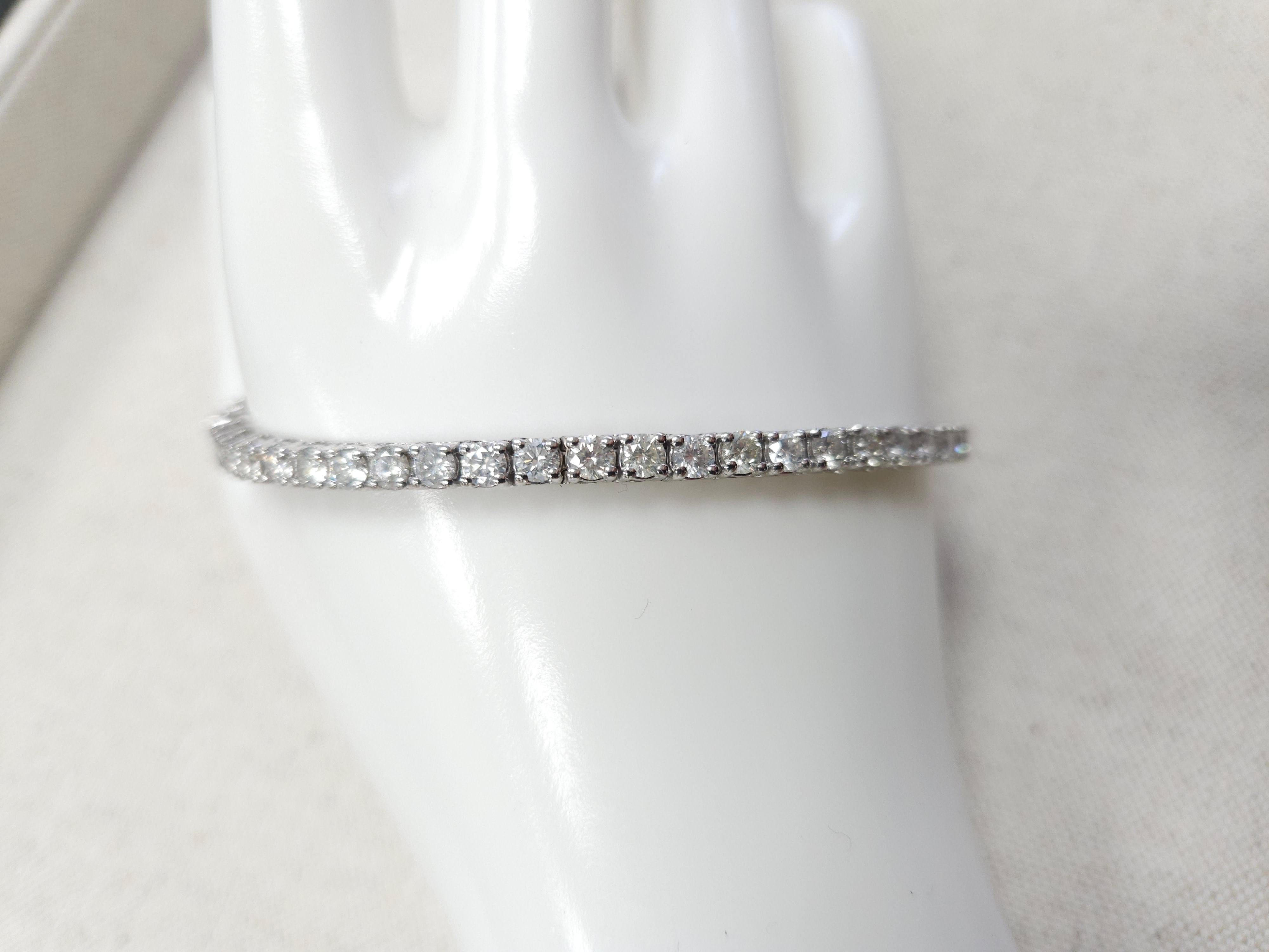 Bracelet de tennis en or blanc 14 carats avec diamants ronds taillés en brillant de 7,10 carats 1