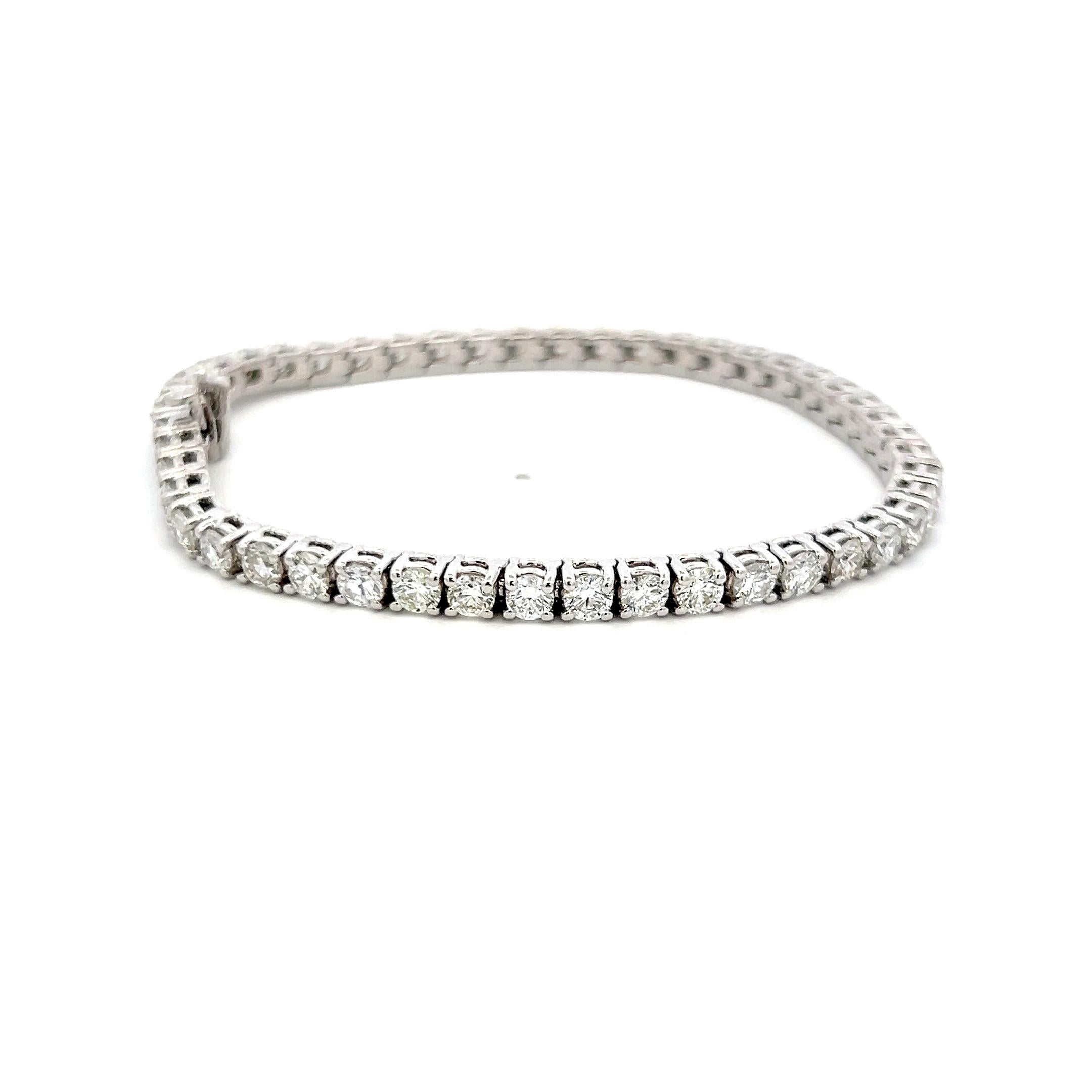 Title:
7.10 Carat Round Brilliant G VS Diamond 14 Karat White Gold Tennis Bracelet
Style:
Tennis
Metal:
14 Karat White Gold
Gemstone 1:
7.1 Carat Diamond
Number of Stones:
47
Color:
G
Clarity:
VS
Shape:
Round