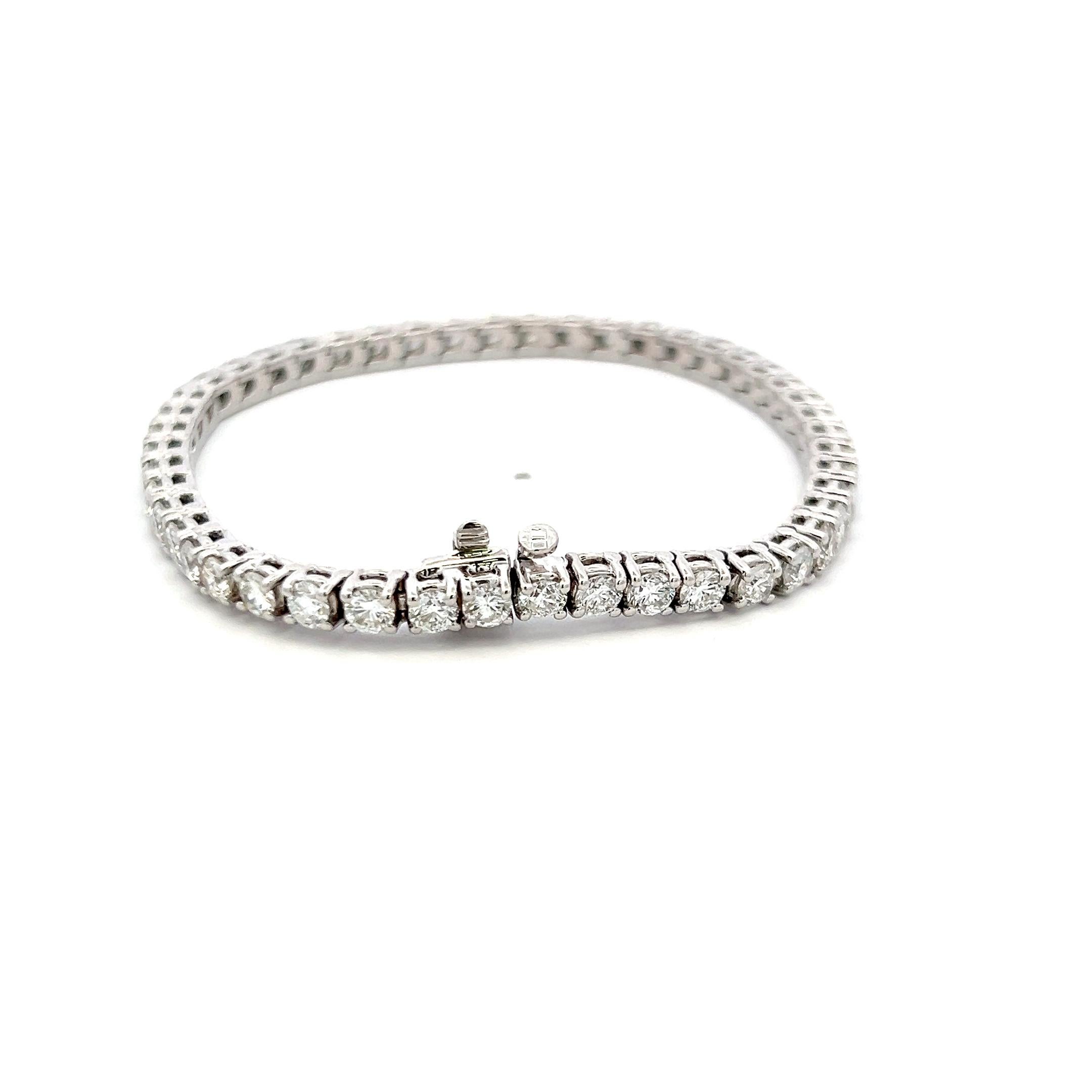 Brilliant Cut 7.10 Carat Round Brilliant G VS Diamond 14 Karat White Gold Tennis Bracelet For Sale