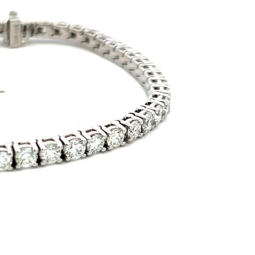 7.10 Carat Round Brilliant G VS Diamond 14 Karat White Gold Tennis Bracelet For Sale 1