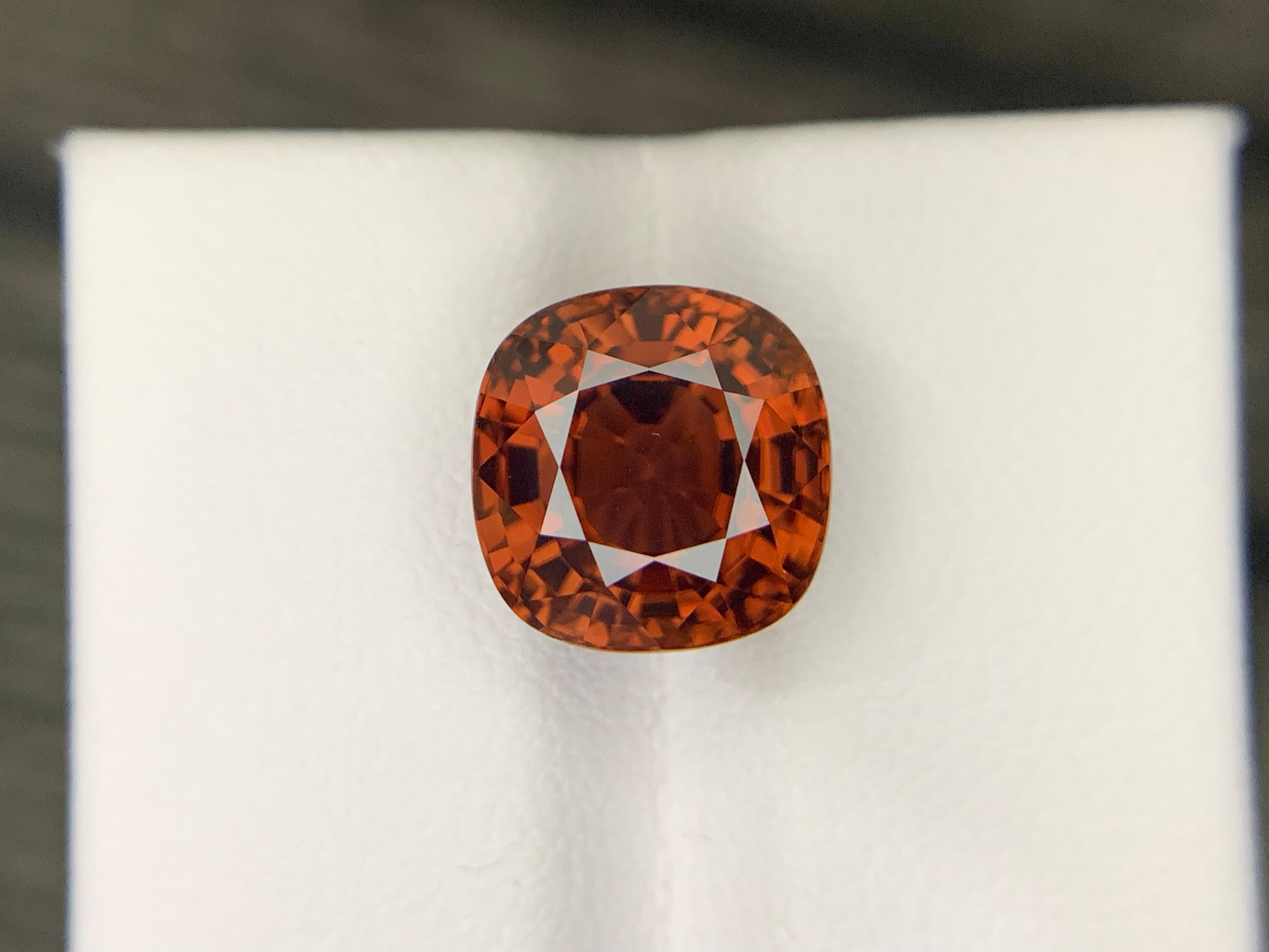 Zircone sfuso 

Peso: 7,10 carati
Dimensioni: 9,8 x 9,5 x 6,8 mm
Forma: Cuscino fantasia
Colore: Marrone
Trattamento: Nessuno
Certificato: Su richiesta
.
I benefici dello zircone sono spesso attribuiti alle sue presunte proprietà curative e