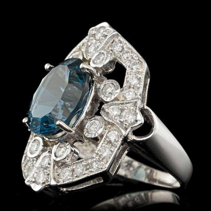 7.10 Karat Natürlicher Blautopas und Diamant 14K Massiv Weißgold Ring

Gesamtgewicht des natürlichen Blautopas ist: Ca. 5,90 Karat 

Blauer Topas Maße: Ca. 12.00 x 10.00mm

Natürliche runde Diamanten Gewicht: Ca. 1,20 Karat (Farbe G-H / Reinheit
