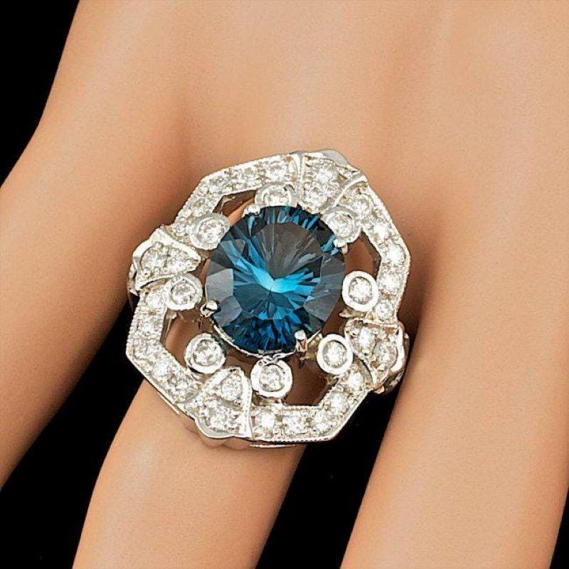14 Karat massiver Weißgoldring mit 7,10 Karat natürlichem Blautopas und Diamant (Gemischter Schliff) im Angebot