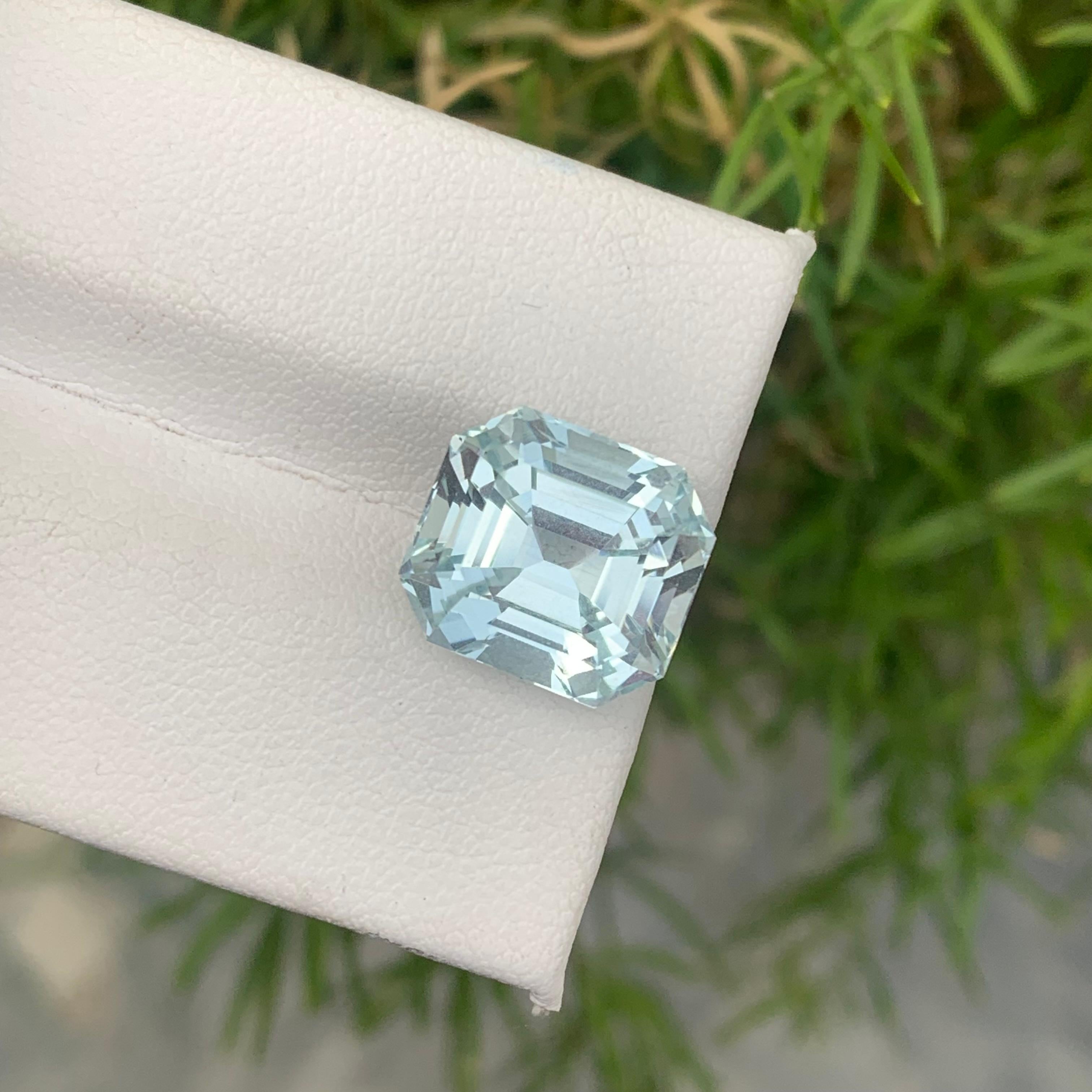 Women's or Men's 7.10 Carats Natural Loose Light Seafoam Aquamarine from Shigar Valley Mine For Sale