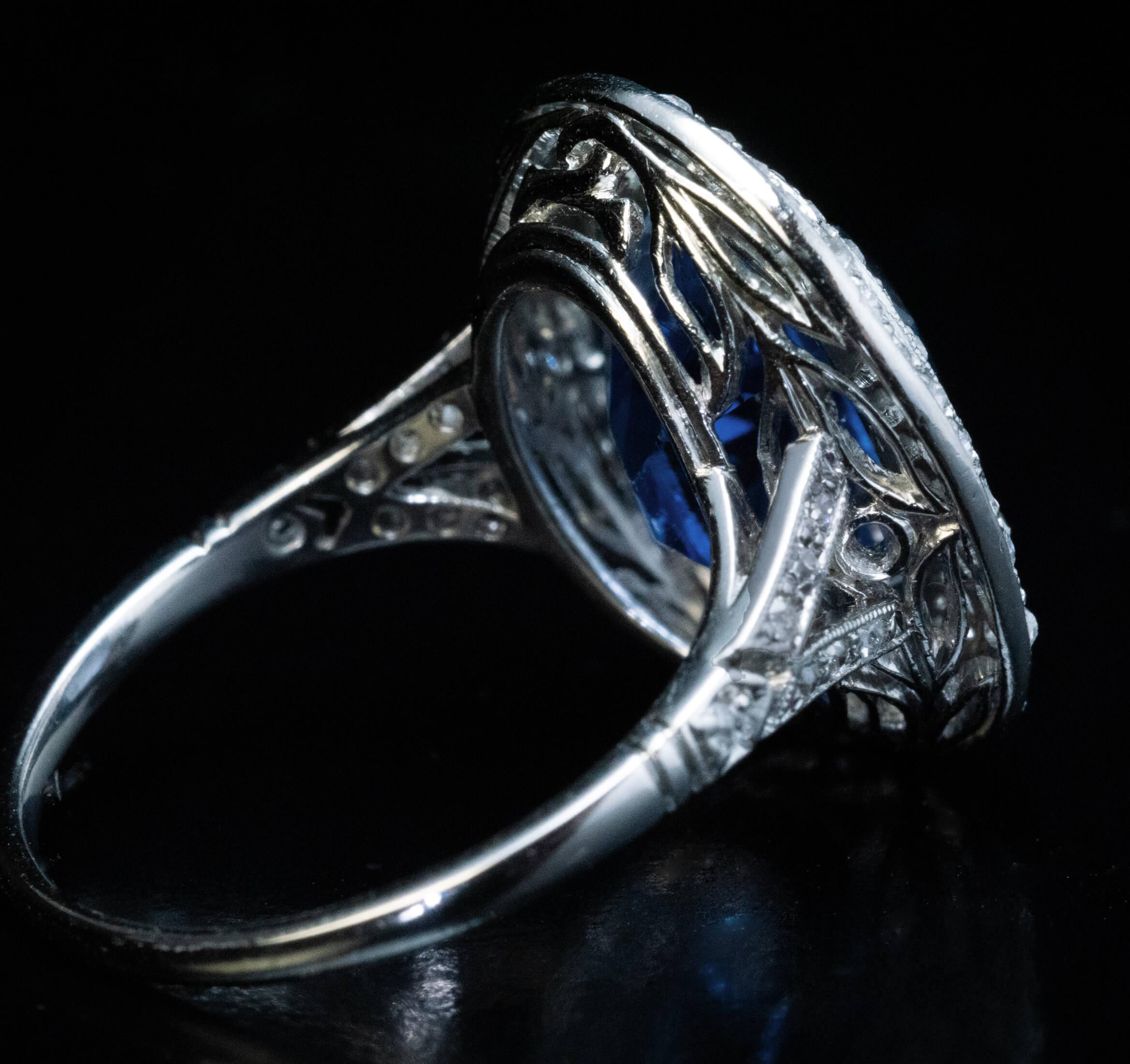 7.10 Ct Ceylon Sapphire Diamond Platinum Antique Ring In Excellent Condition For Sale In Chicago, IL