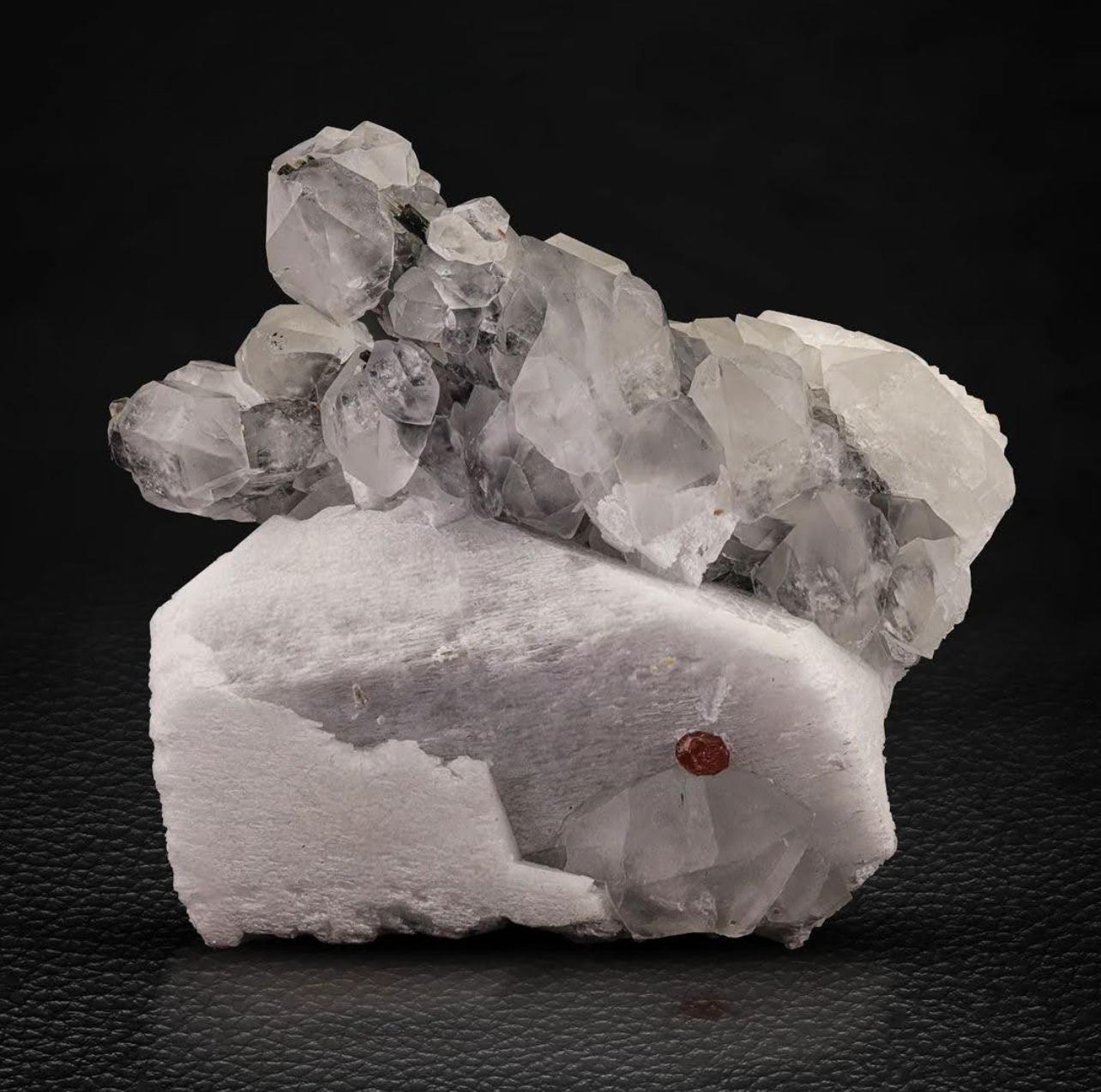 710 Grams Isolated Double Terminated Quartz On Feldspar With Garnet From Pakista In Good Condition For Sale In Peshawar, PK