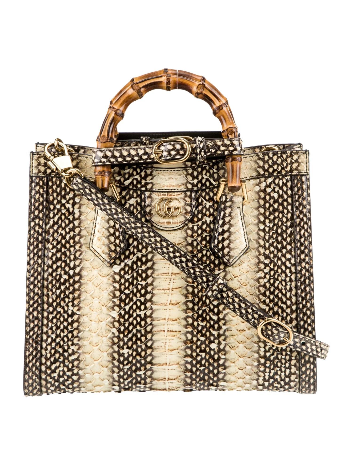 The Gucci Diana tote bag blends recognizable elements of the House, such as the bamboo handles and Double G hardware. This size is crafted from gradient python, and can be worn crossbody with the detachable and adjustable shoulder strap or as a tote