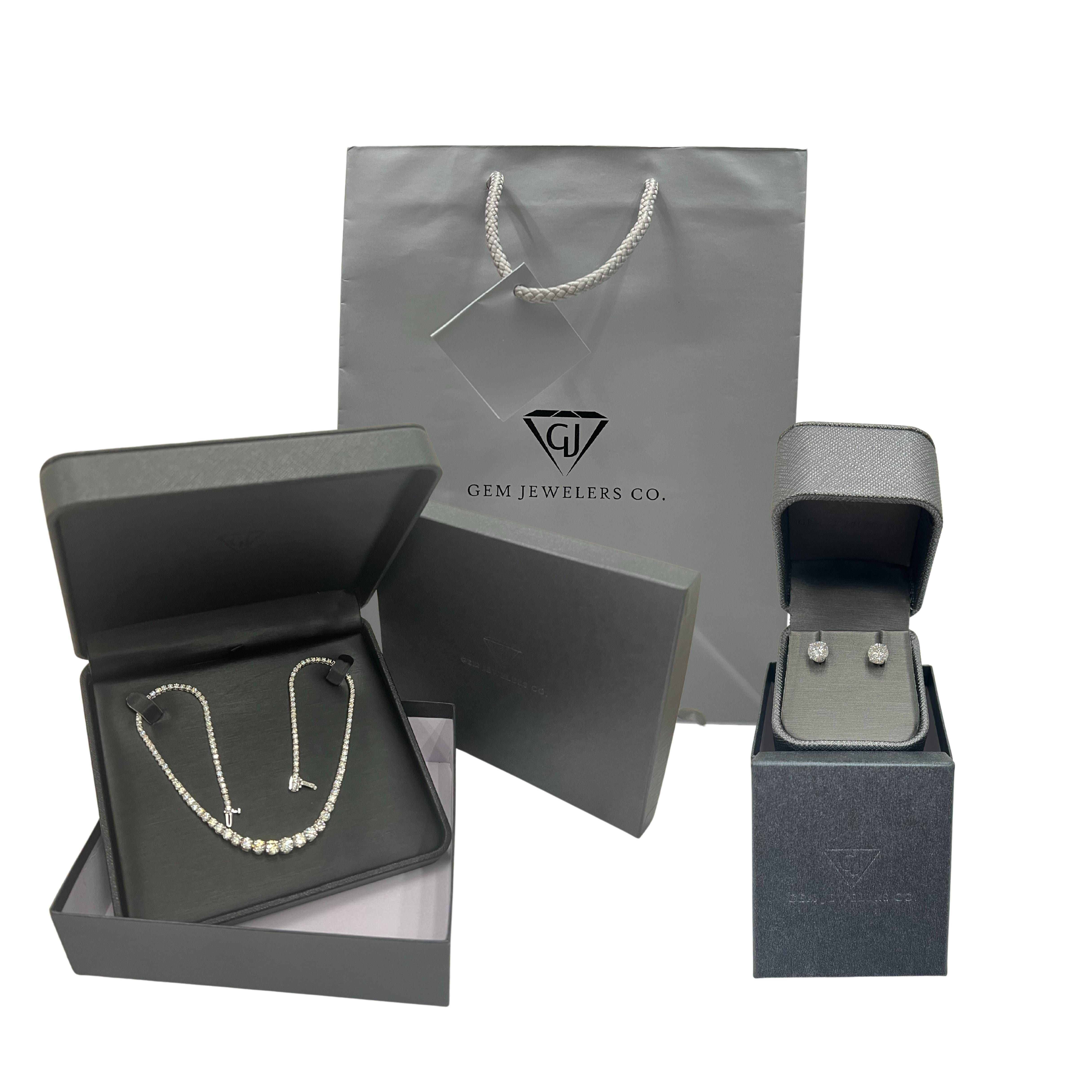 7,10 Karat Smaragdschliff Diamant-Tennisarmband 14K Weißgold mit Lünettenfassung im Angebot 1