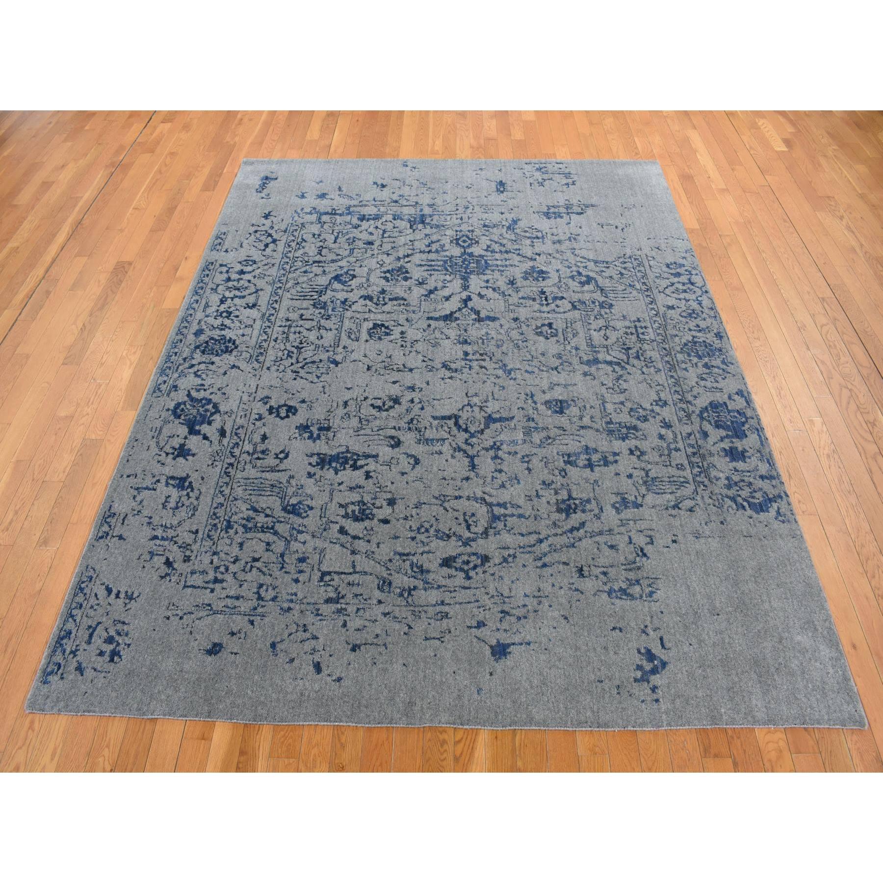Battleship Gray, Jacquard Handgeknüpft mit gelöschtem gebrochenem persischen Heriz Design, Handgeknüpft, Reine Wolle, Orientteppich
Primäre MATERIALIEN: Wolle & Seide
Latex: Kein Flor 
Höhe: 0,25 Zoll
Stil: Transitional
Grundfarbe: