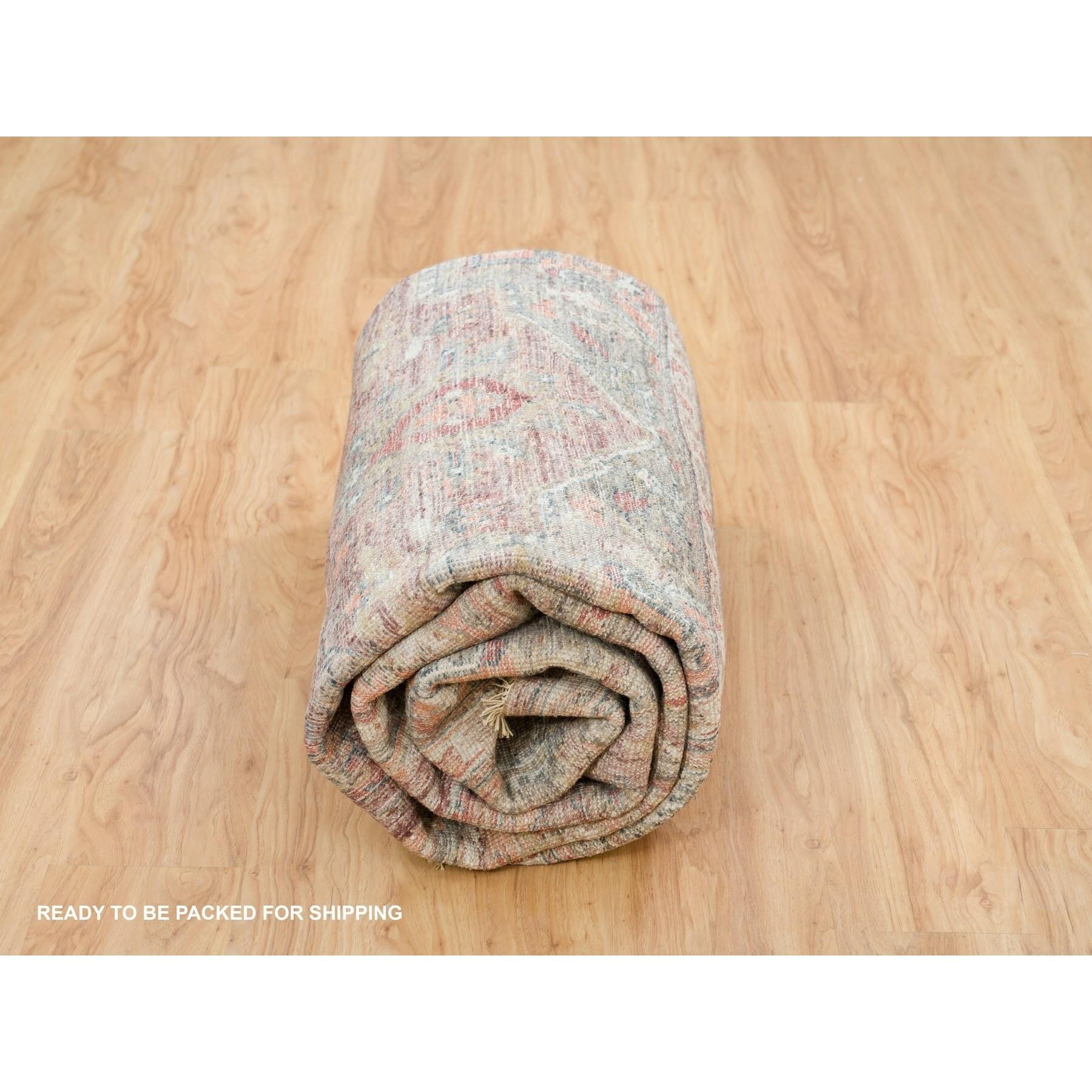 Tapis oriental Heris Revival en laine douce rouge bois de rose noué à la main 7'10