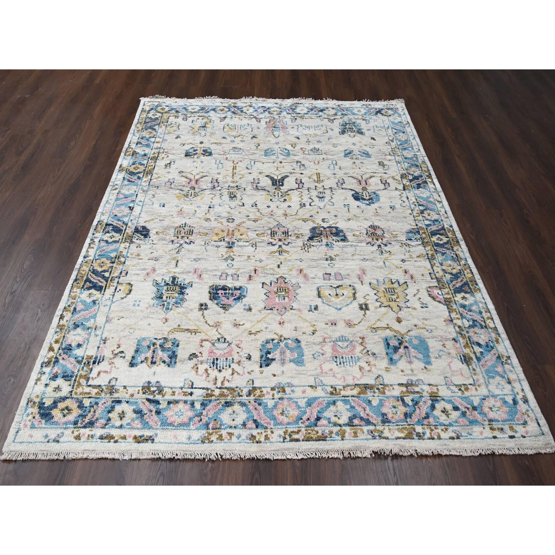 This is a truly genuine one-of-a-kind Colorful, Hand Knotted, Pure Wool, Mahal Design, Oriental Rug.  It has been Knotted for months and months in the centuries-old weaving craftsmanship techniques by expert artisans.
Primary materials: Wool
Latex: