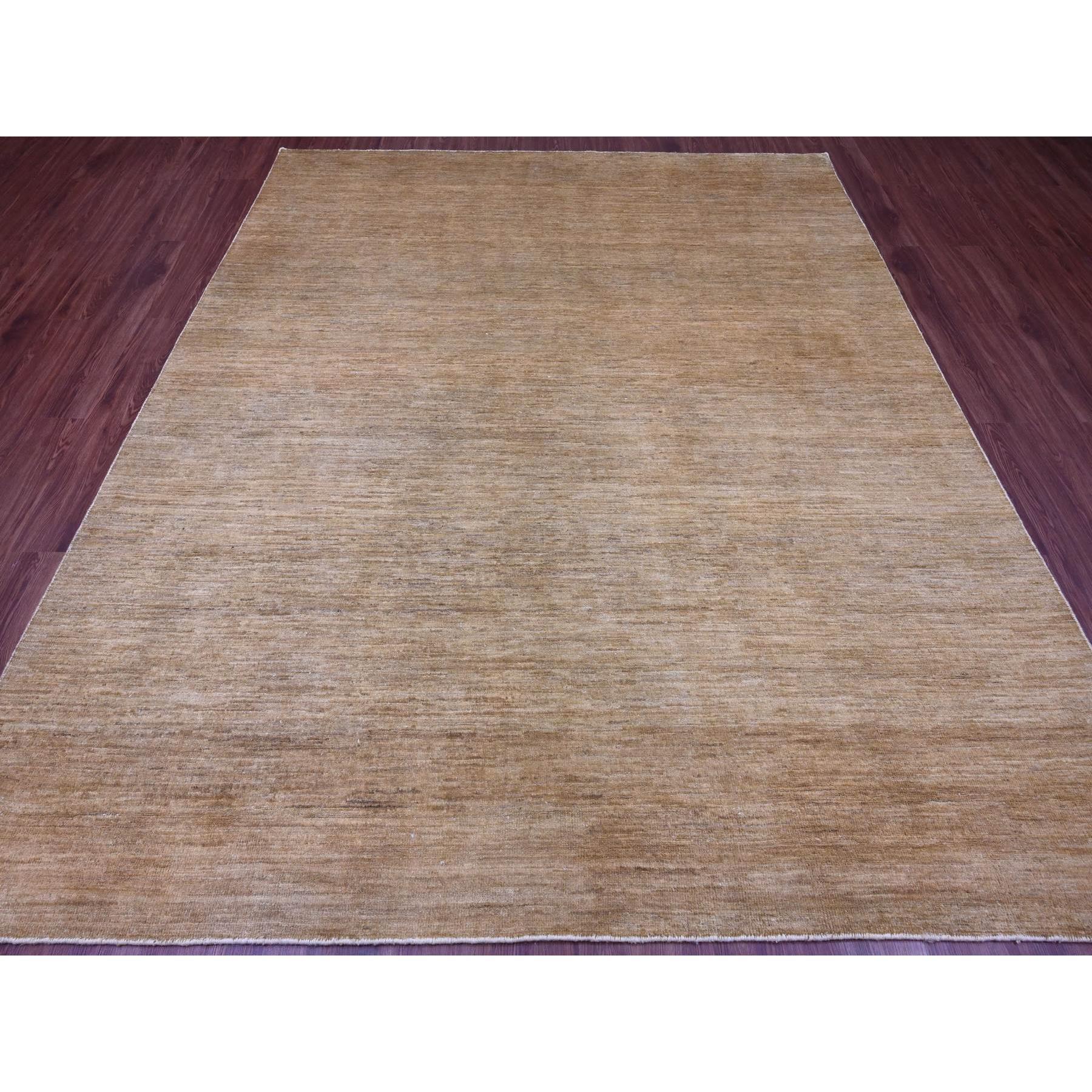 Brun fauve, motif uni, laine de Ghazni filée à la main, nouée à la main, luxuriante et moelleuse, tapis d'Orient
Matières premières : Laine
Latex : Pas de poils 
hauteur : 0,25 pouces
Style : Contemporain
Couleur primaire : marron
Couleurs
