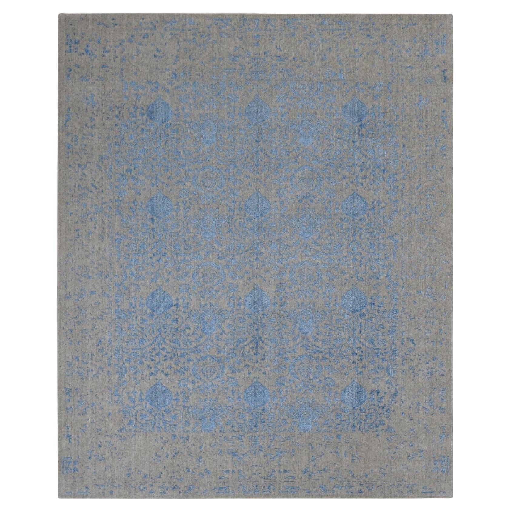 7
10 "x9
9" Blauer handgewebter Teppich aus reiner Wolle mit gelöschtem, gebrochenem Granatapfel-Design im Angebot