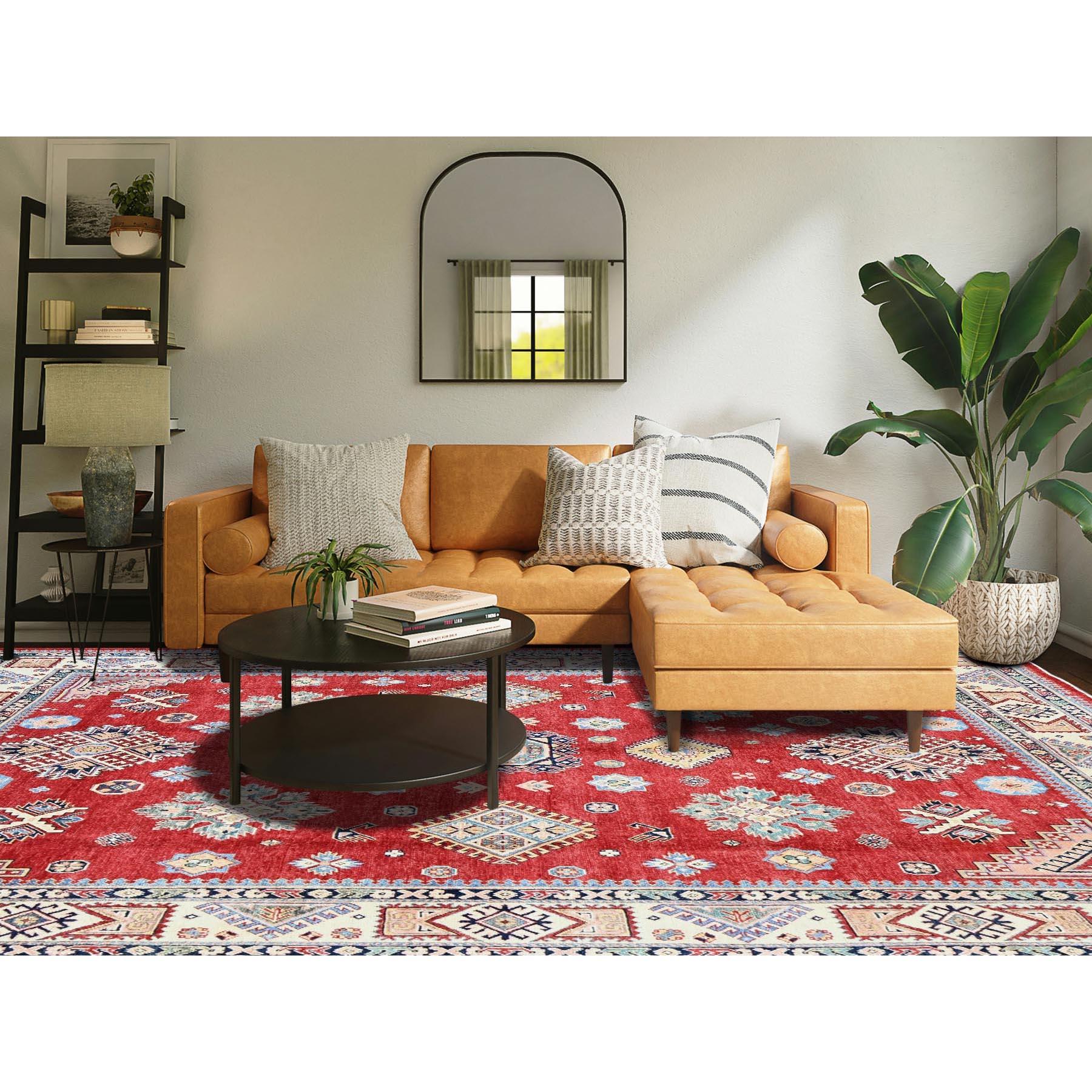 Rosso cremisi, Kazak speciale afghano con motivo geometrico, 100% lana, annodato a mano, tessuto fitto, tinture naturali, Tappeto orientale
Materiali primari: Lana
Lattice: No Pile 
altezza: 0,25 pollici
Stile: Tradizionale
Colore primario: