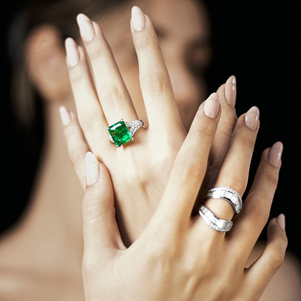 7,11 Karat Zertifizierter Smaragd mit 2 in 1 Modernes Design Cocktail-Ring im Angebot 5