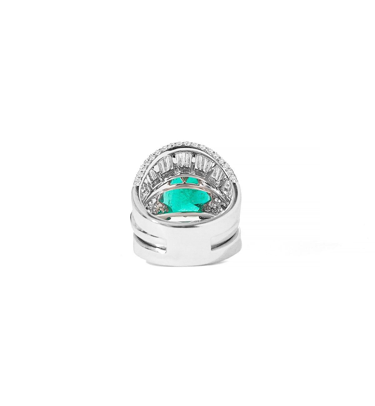 7,11 Karat Zertifizierter Smaragd mit 2 in 1 Modernes Design Cocktail-Ring Damen im Angebot