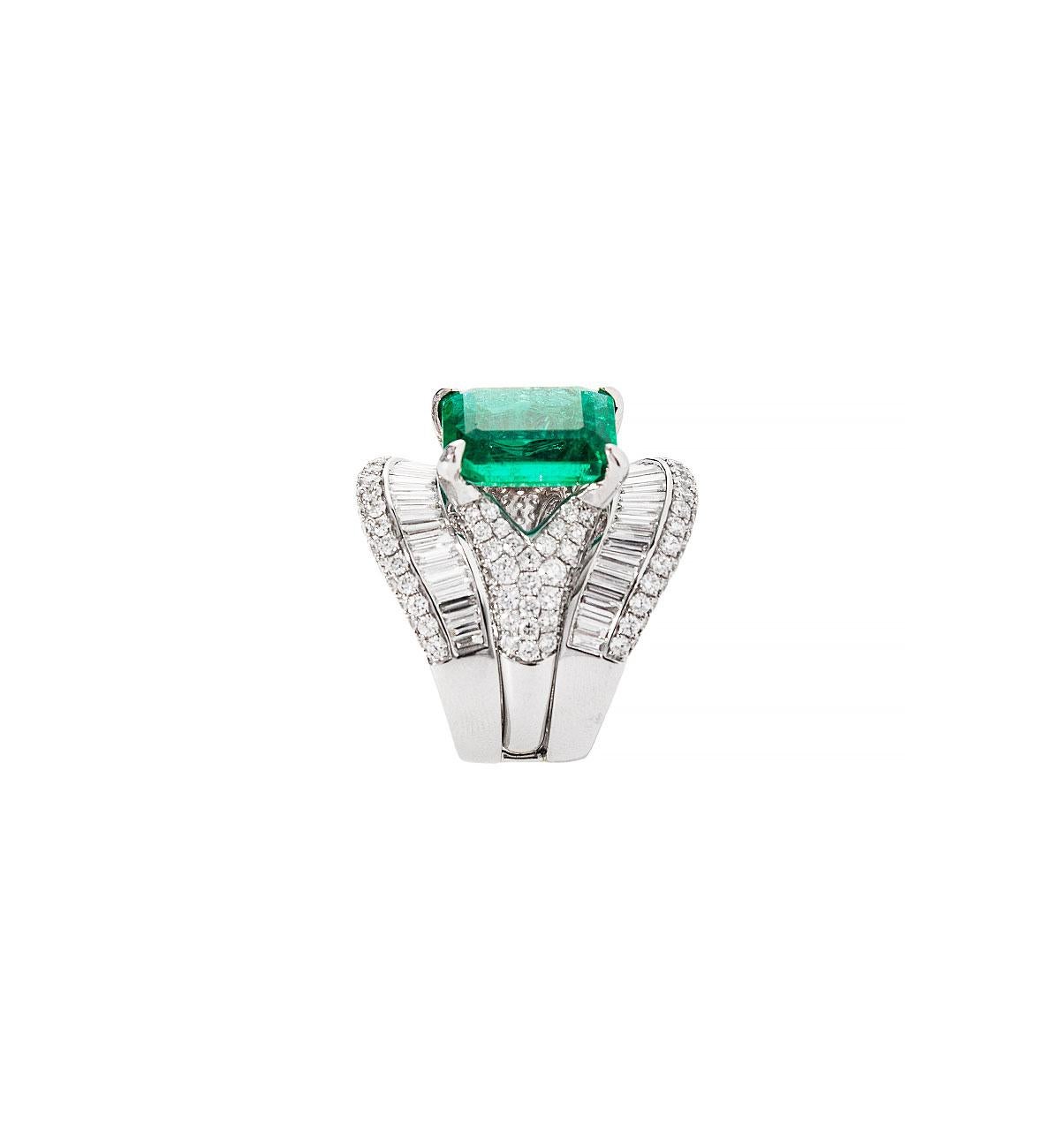 7,11 Karat Zertifizierter Smaragd mit 2 in 1 Modernes Design Cocktail-Ring im Angebot 1
