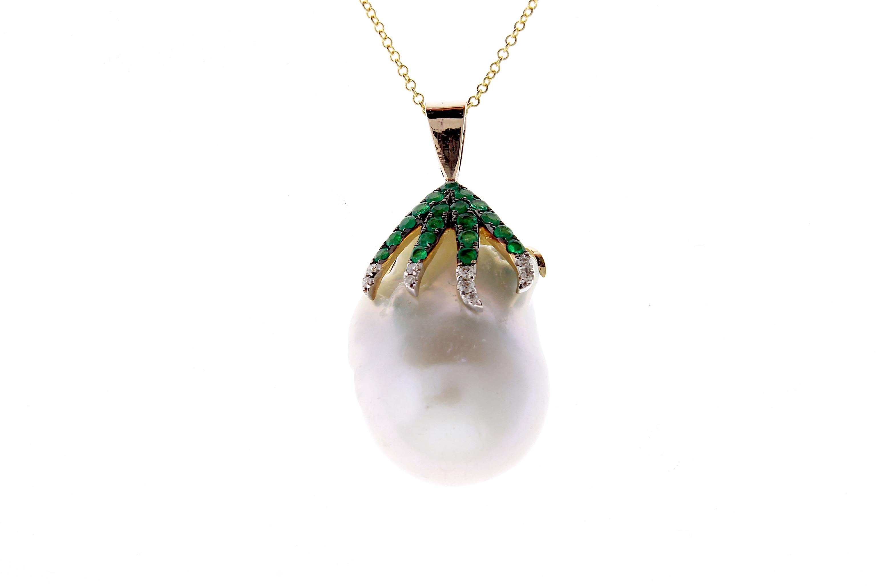 Contemporary White Pearl Natural Emerald White Diamond Pendant Necklace Chain 14K White Gold