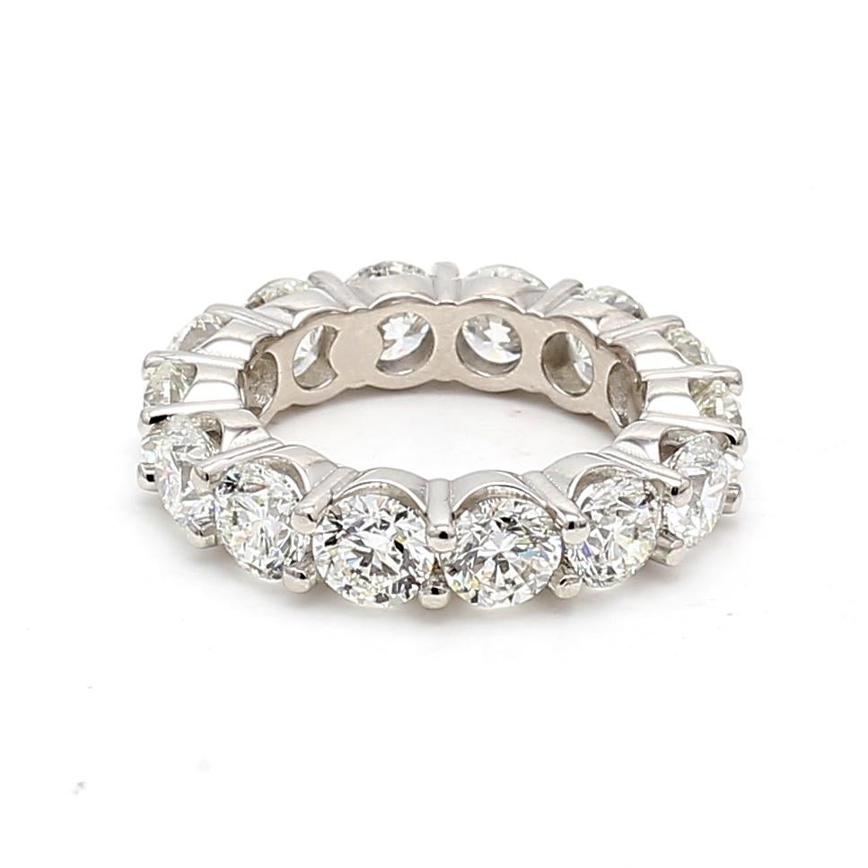 Titolo:
Questa eccezionale fascia per l'eternità in platino mette in mostra 7,11 carati di diamanti Brillianti rotondi perfettamente abbinati, ciascuno classificato di colore F e purezza VS1 per una luminosità e una precisione eccezionali.