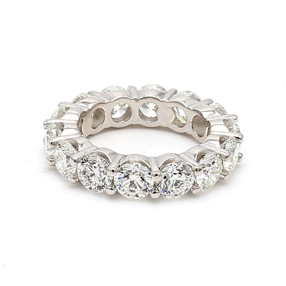 7,11 carati di diamante rotondo Brilliante F VS1 in platino Anello a fascia a eternità completa in vendita 1